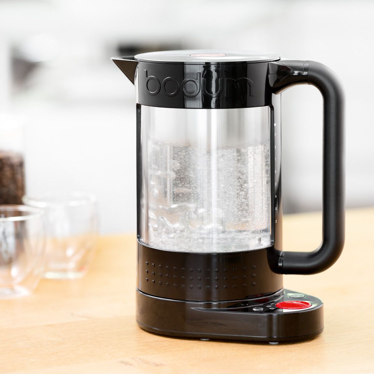 Bodum 双层控温电热水壶 – 37盎司