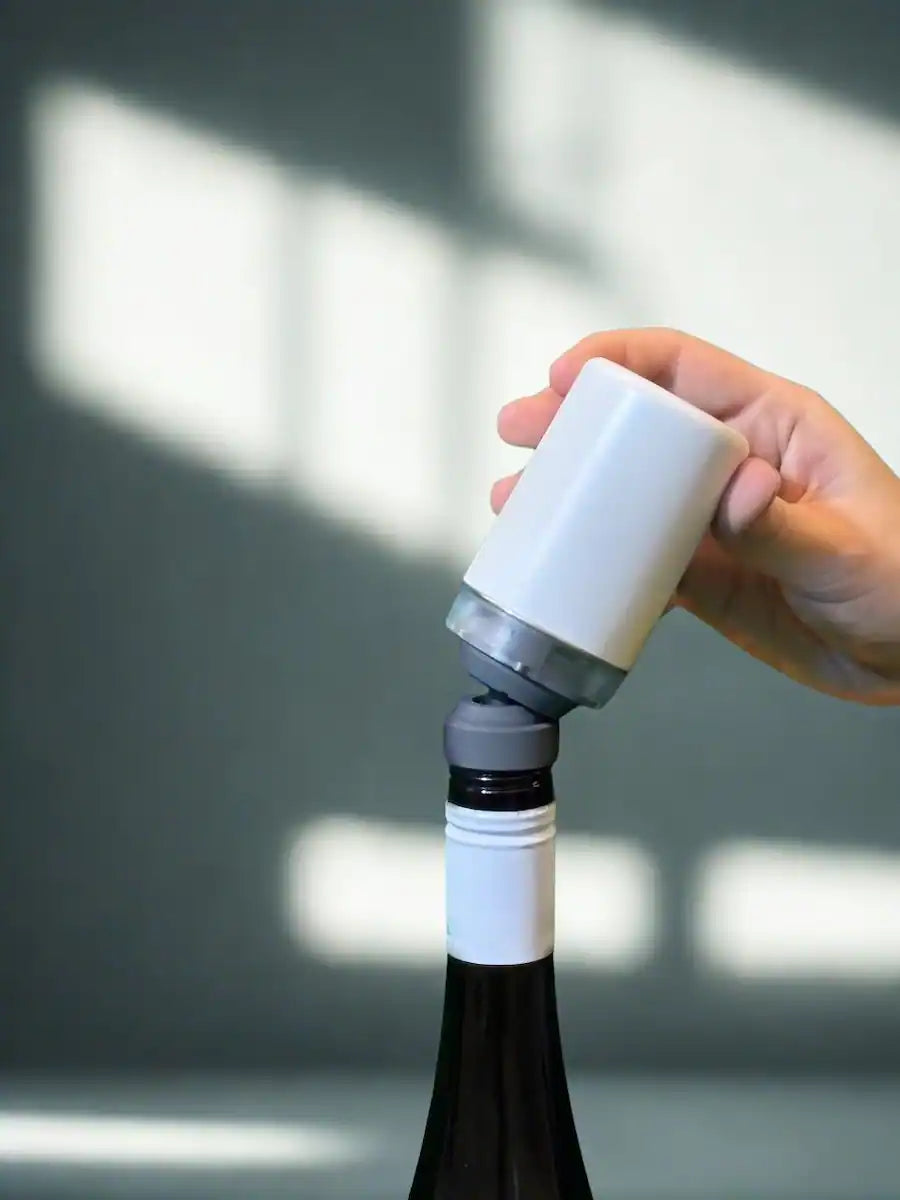 Riedel Preservio Wine Preservation System For Precision Pressure With 2 Silicone Stoppers