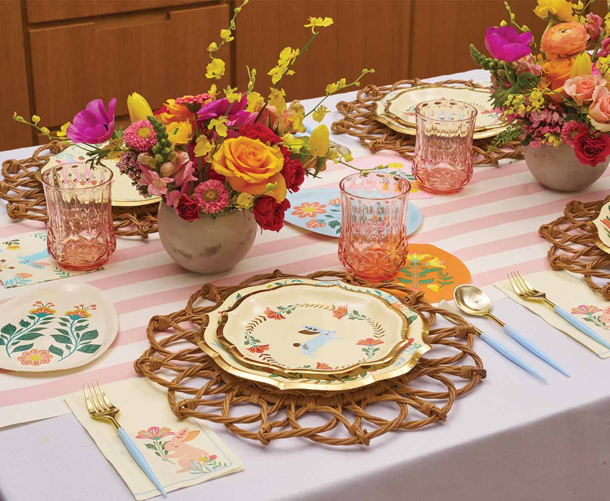 Platos ondulados de papel para ensalada y postre Sophistiplate – Paquete de 8 – Folklore de Pascua
