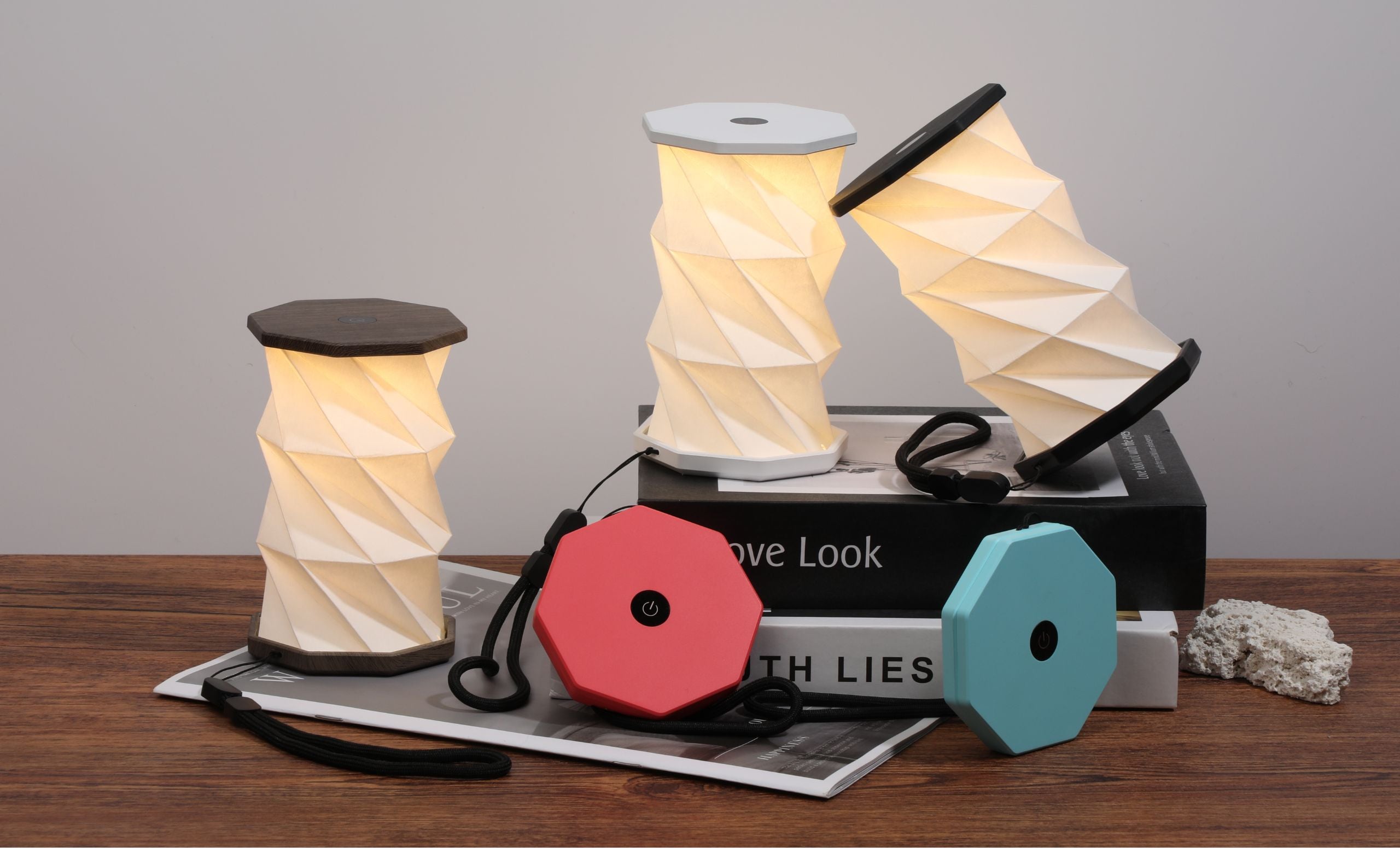 Lámpara Hexagonal Mini Plegable Twist Gingko – Rojo Coral – 8.25 cm x 15.25 cm