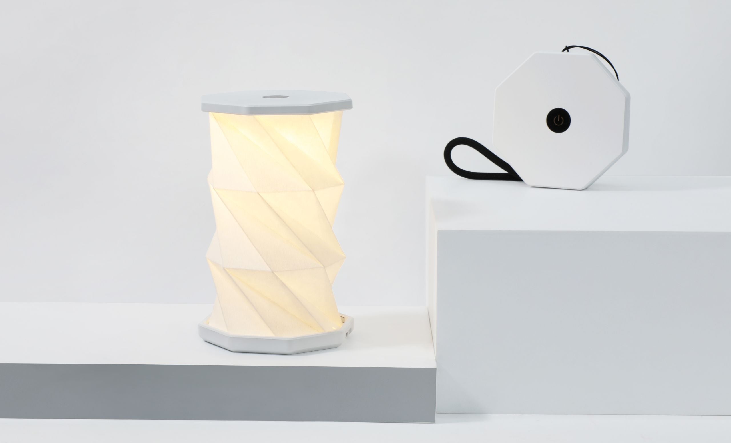 Lámpara Hexagonal Plegable Gingko Twist Mini – Blanco Lunar – 8.25 cm x 15.25 cm