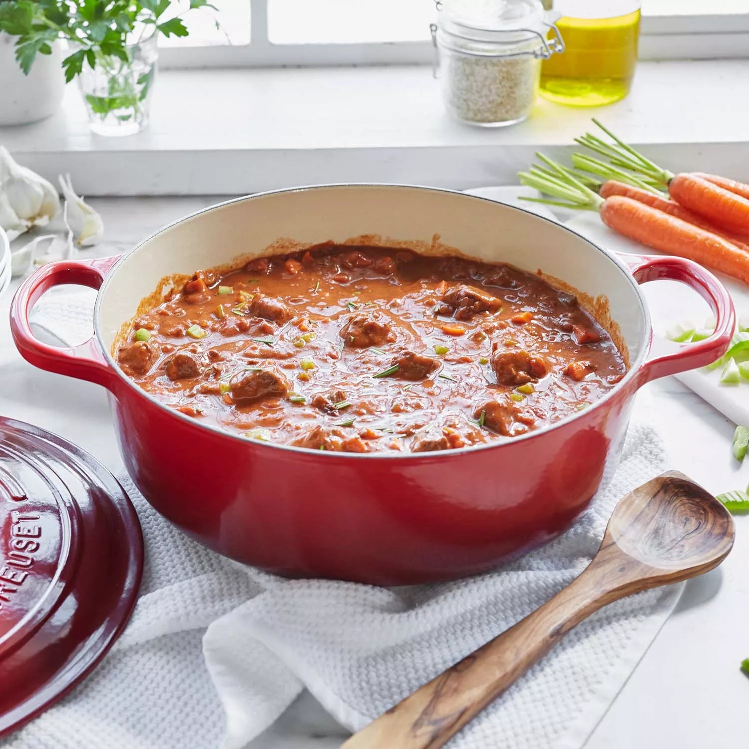 Le Creuset Wide Round Oven – SPECIAL – 6.75 QT – Cerise