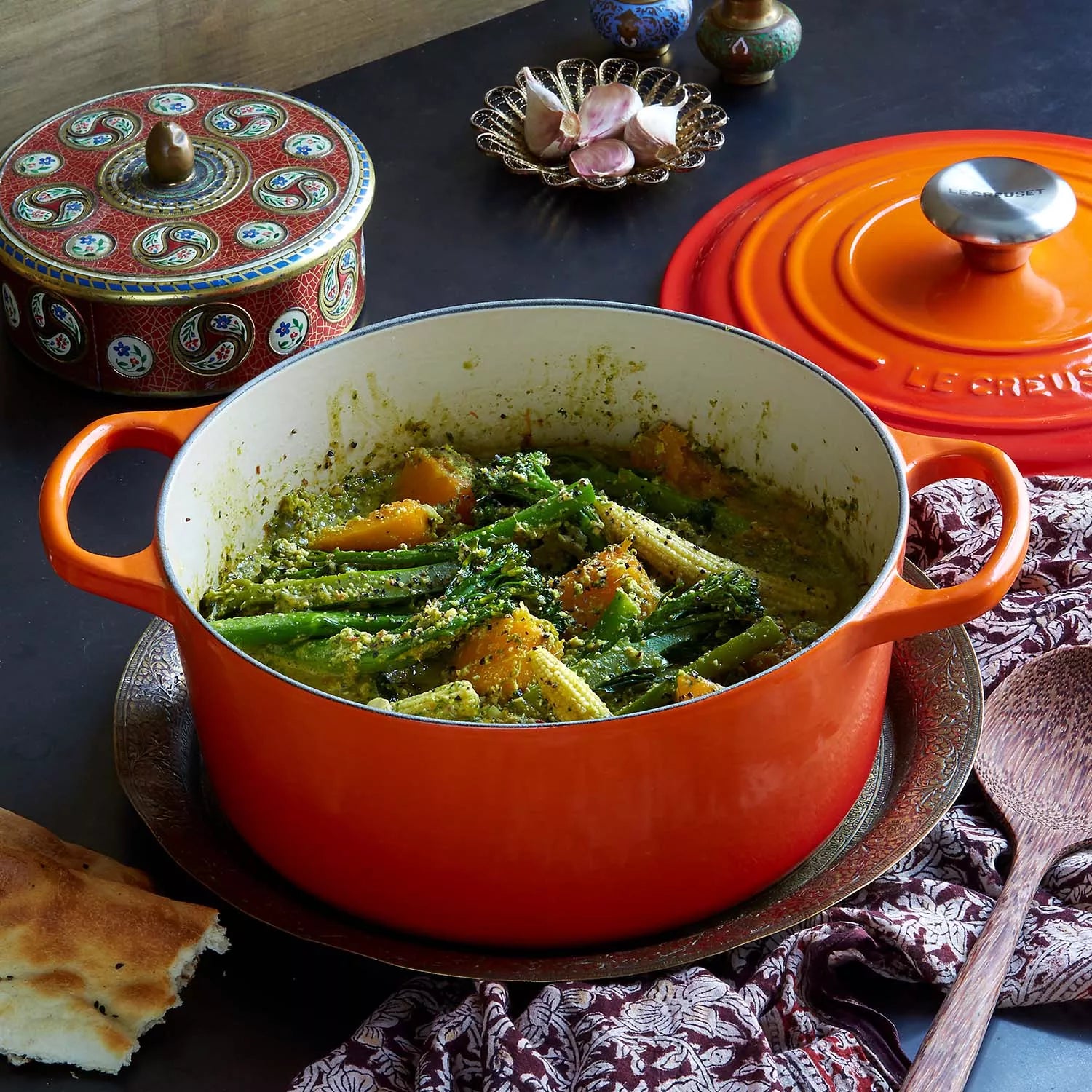 Le Creuset Round Dutch Oven – 3.5QT – Flame