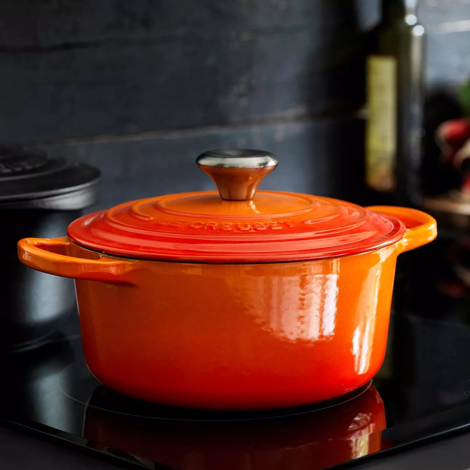 Le Creuset Round Dutch Oven – 3.5QT – Flame