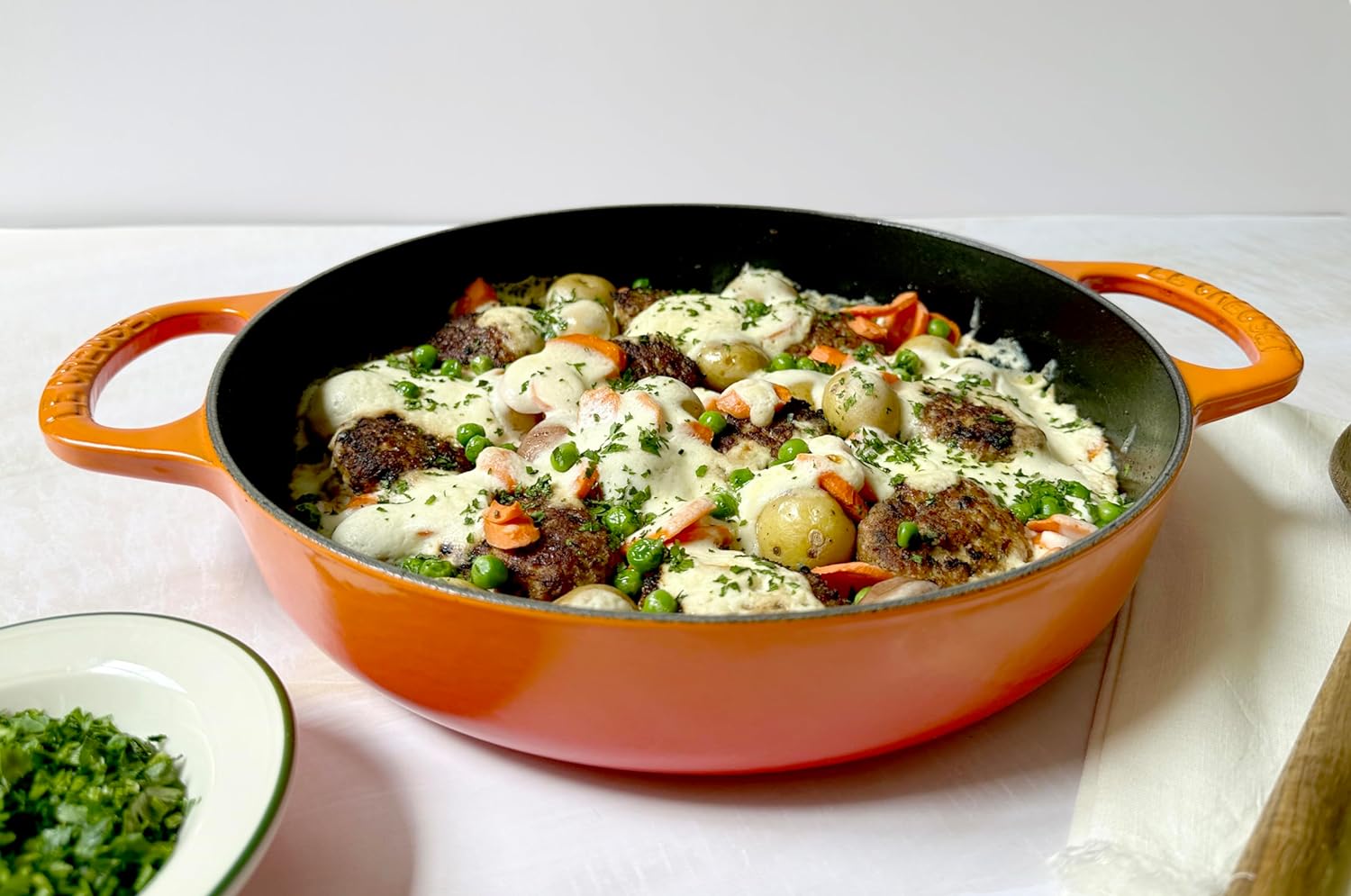 Le Creuset Signature Cast Iron Everyday Pan – SPECIAL – 11" – White