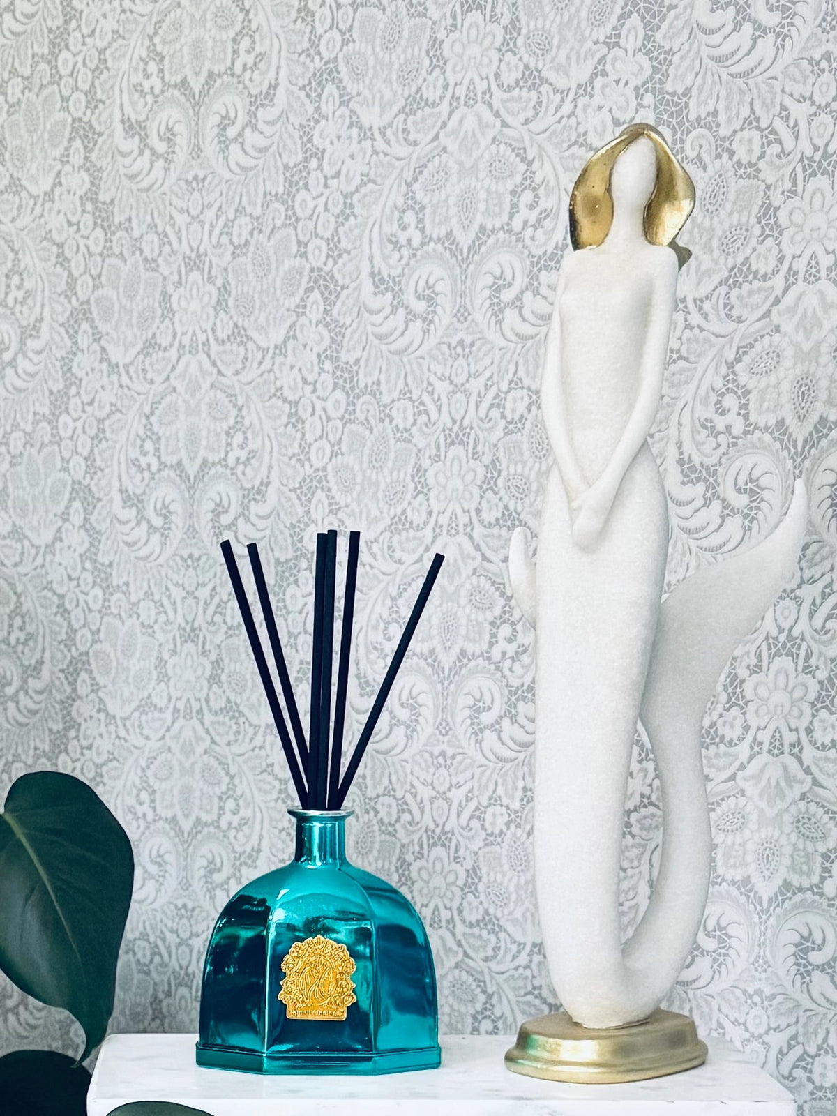 Khush Candle La Sheraz Collection – Aqua Lacquer Diffuser – 10 oz