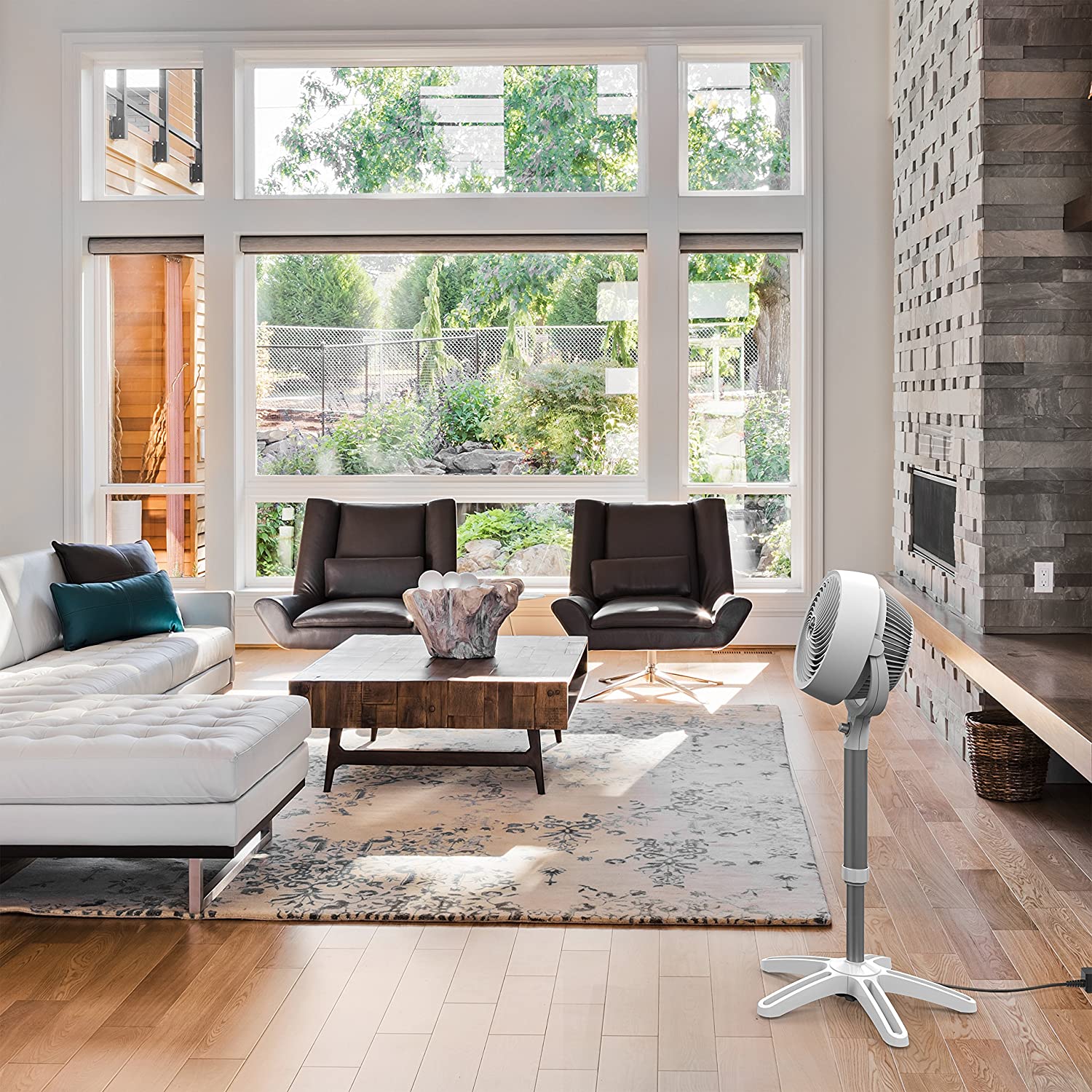 Ventilador de circulación de aire de pedestal mediano Vornado Energy Smart – Blanco
