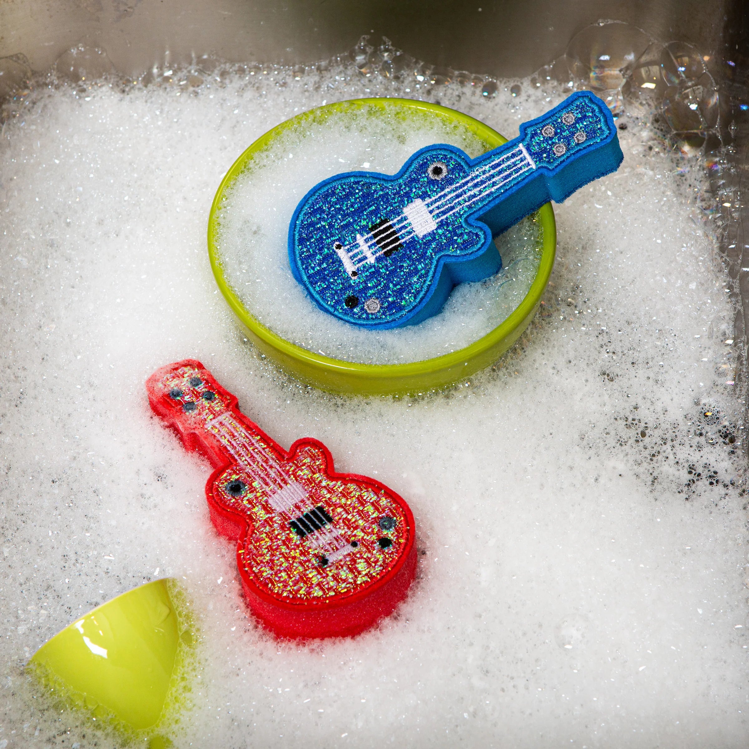 Kikkerland Guitar Scrub Sponges – Set of 2