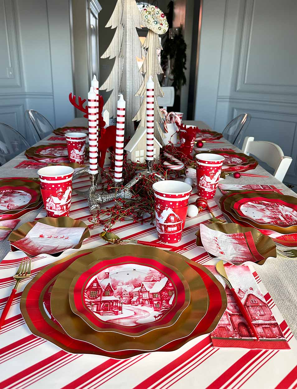 Sophistiplate Wavy Paper Salad Plates – Christmas Village – 8" – 8pk