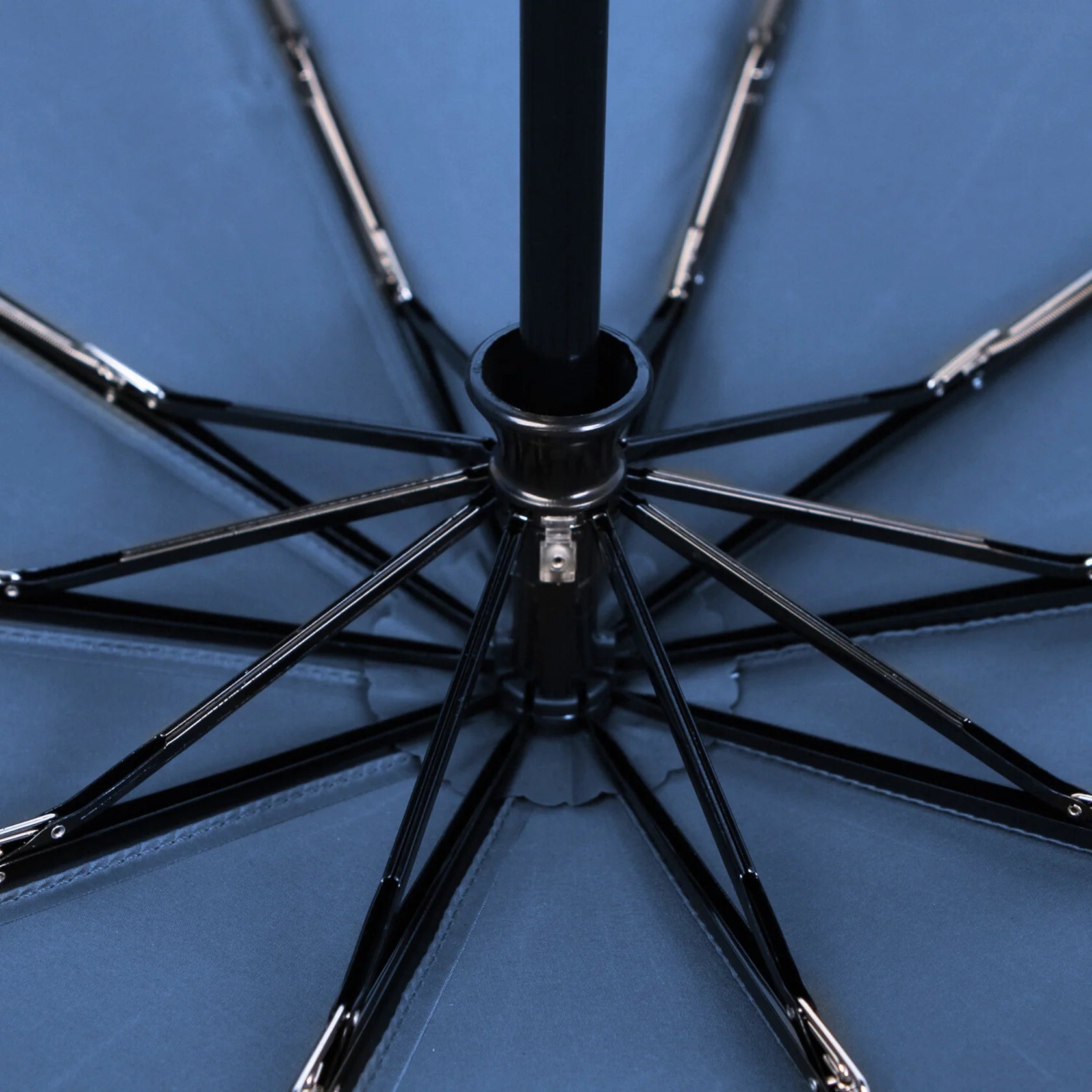 URBN ELEMNTS – Everyday Umbrella with Never-Forget Carabiner Handle – Grey