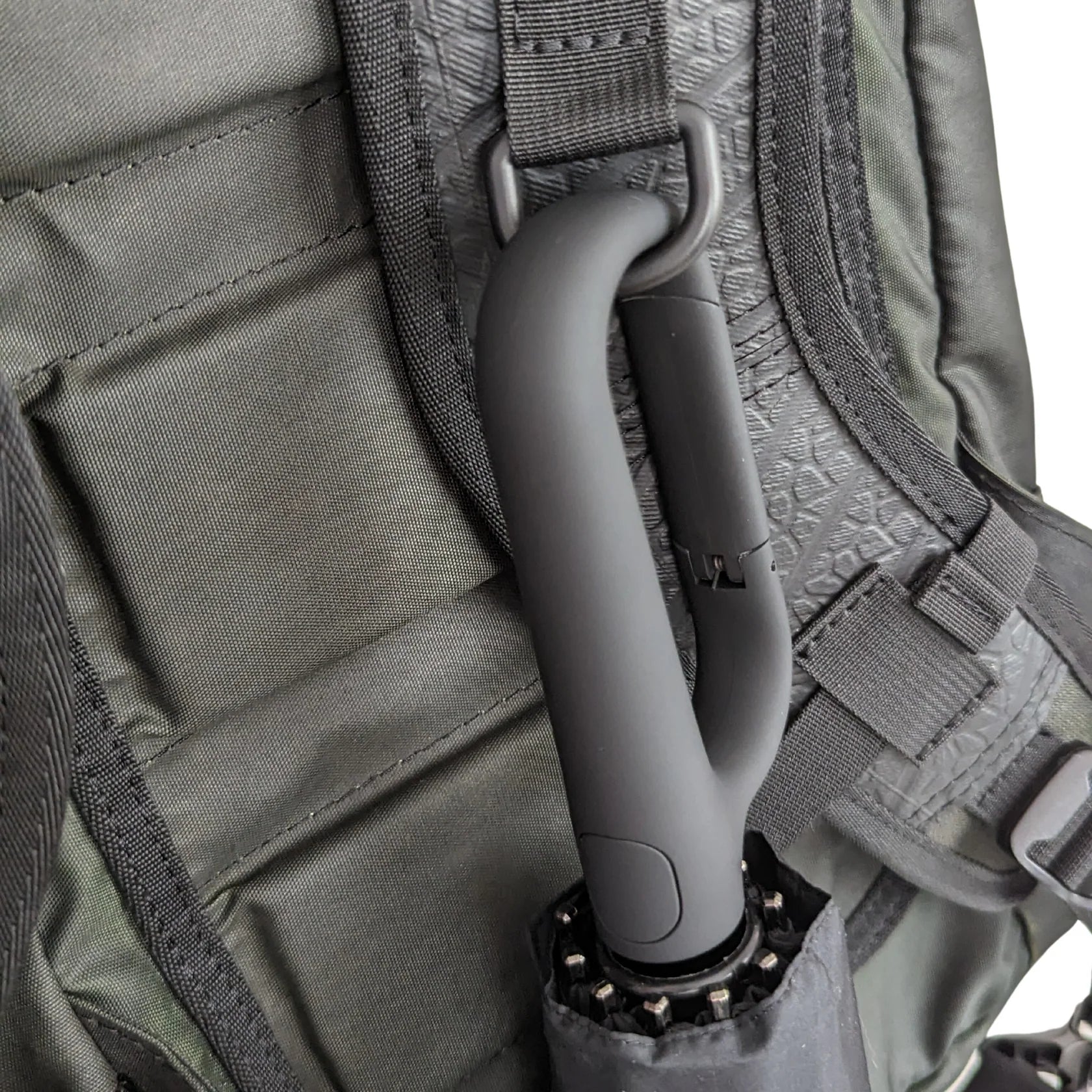 URBN ELEMNTS – Everyday Umbrella with Never-Forget Carabiner Handle – Black