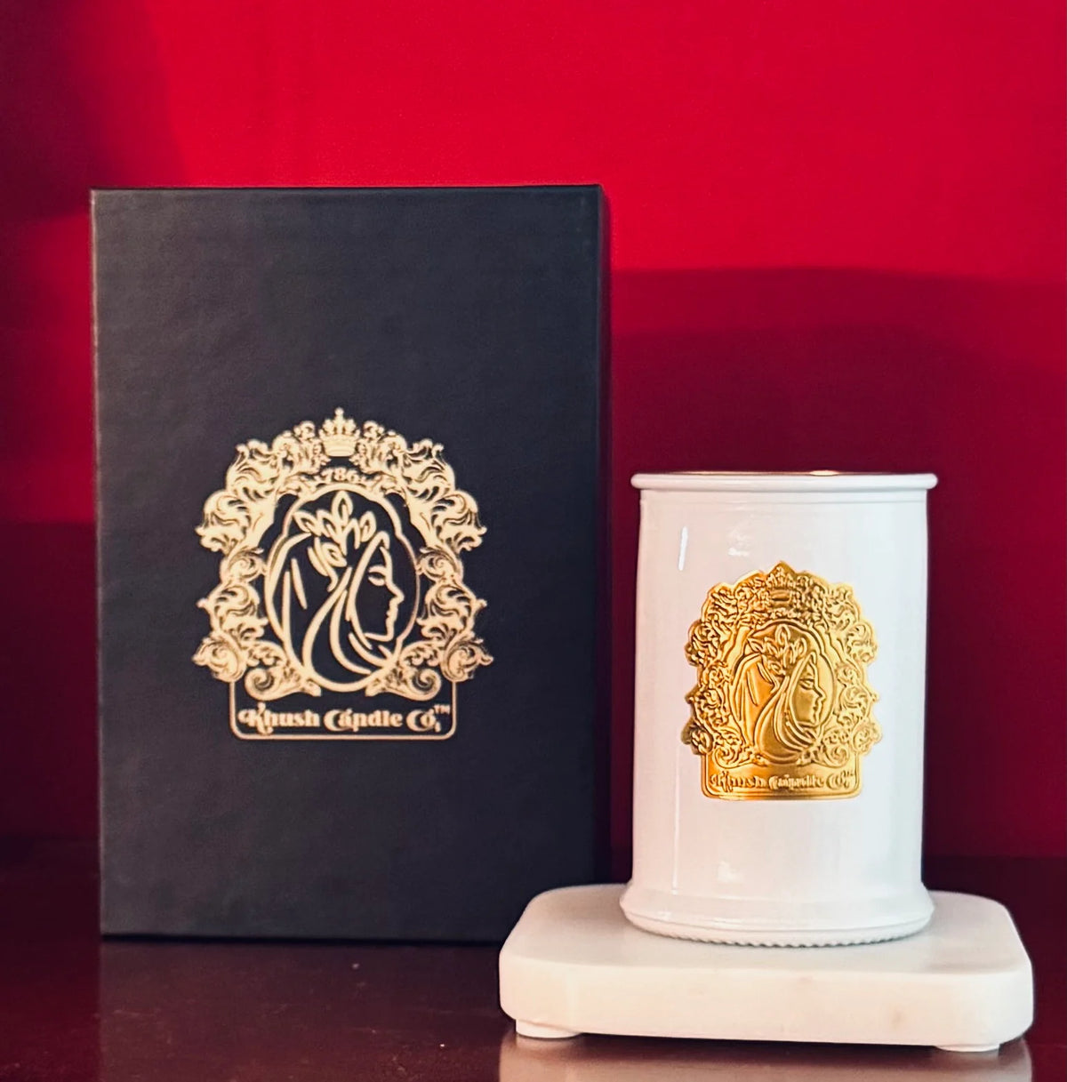 Khush Candle Petite Geste La Kisa Collection – White Lacquer Candle – 5 oz