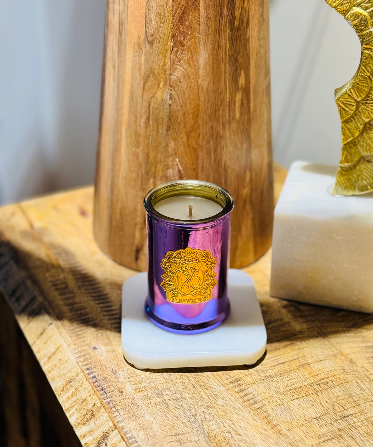 Khush Candle Petite Geste La Kins Collection – Purple Lacquer Candle – 5 oz