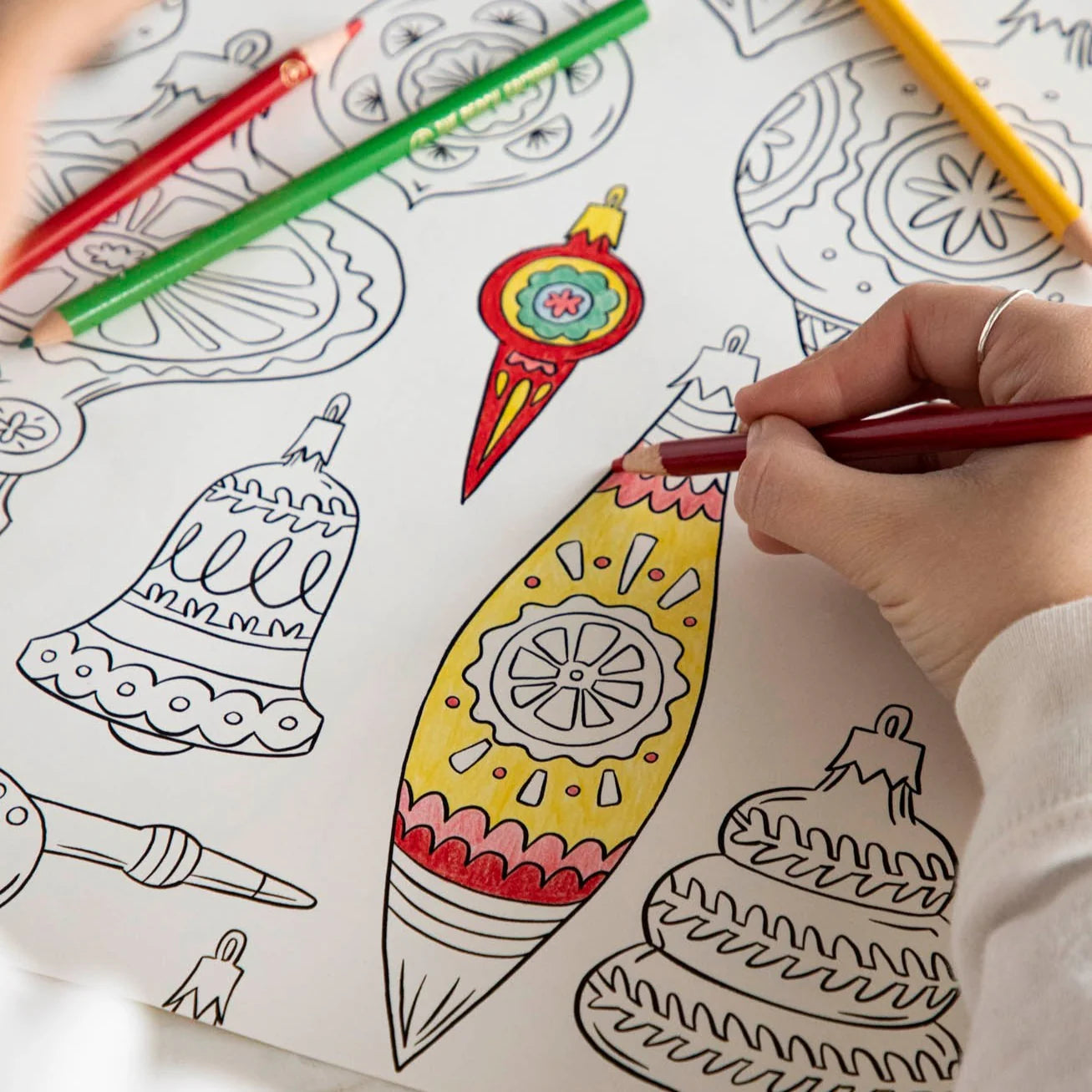 Manteles individuales de papel para colorear troquelados Hester & Cook - Navidad - Paquete de 18