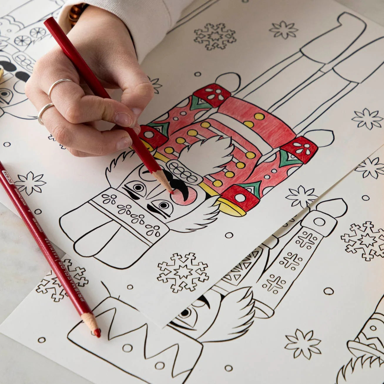 Manteles individuales de papel para colorear troquelados Hester & Cook - Navidad - Paquete de 18