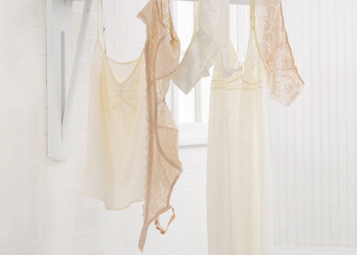 The Laundress Delicate Spray Wrinkle Release with a Sophisticated Lady Soft Scent – 8oz