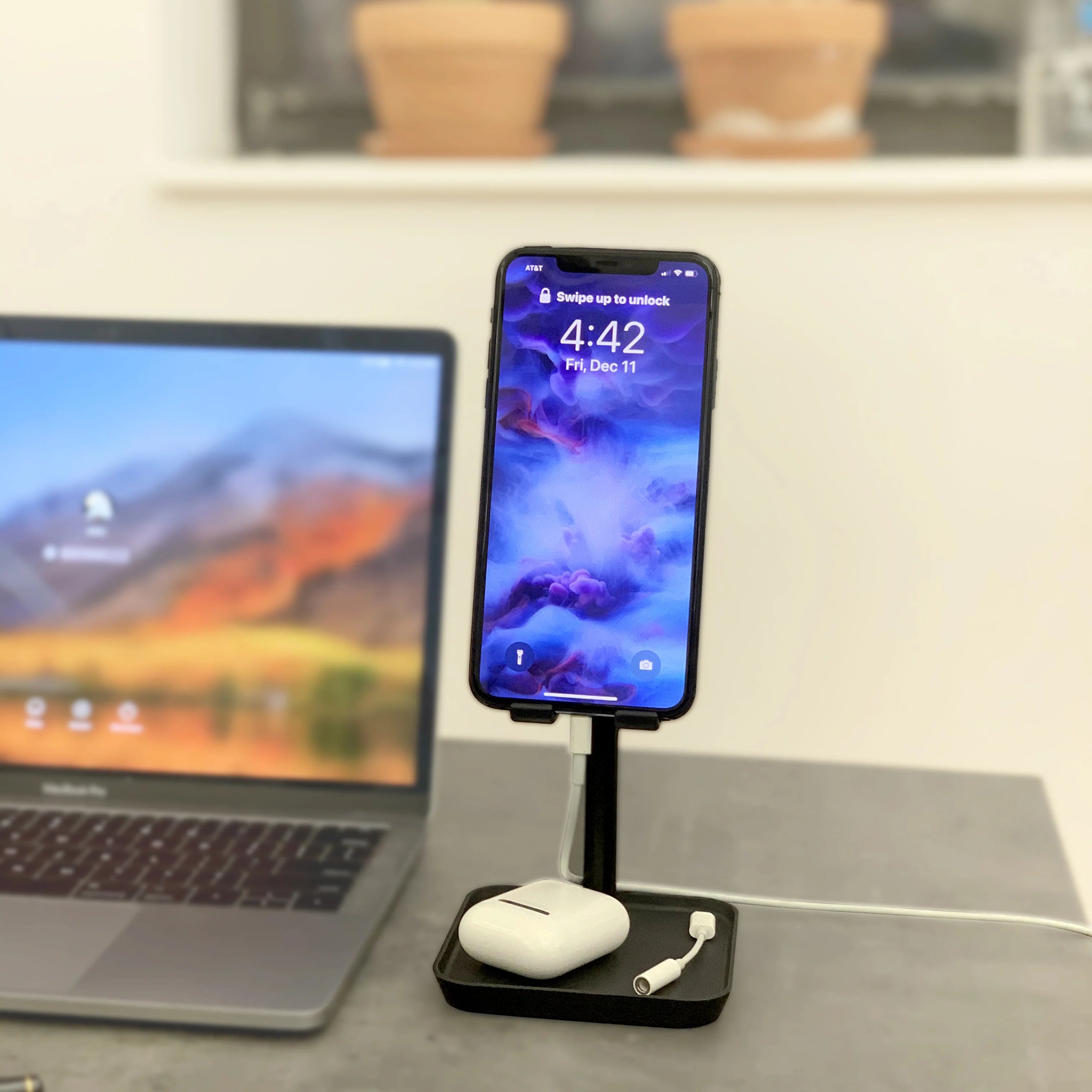 Kikkerland The Perfect Phone Stand – Black