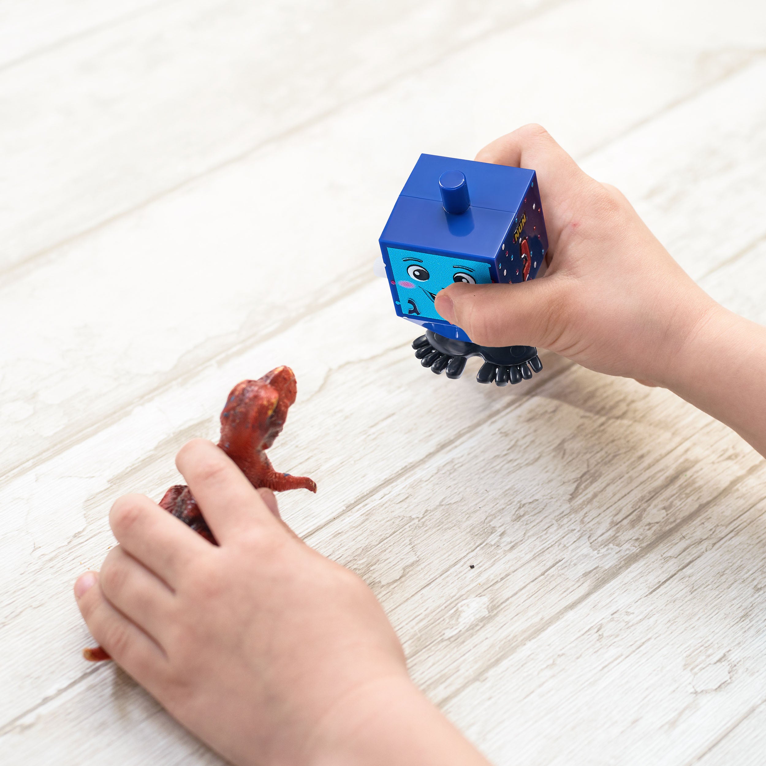 Chanukah Wind Up Jumping Dreidel – 2.5" x 1.25"