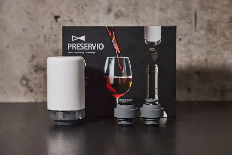 Riedel Preservio Wine Preservation System For Precision Pressure With 2 Silicone Stoppers