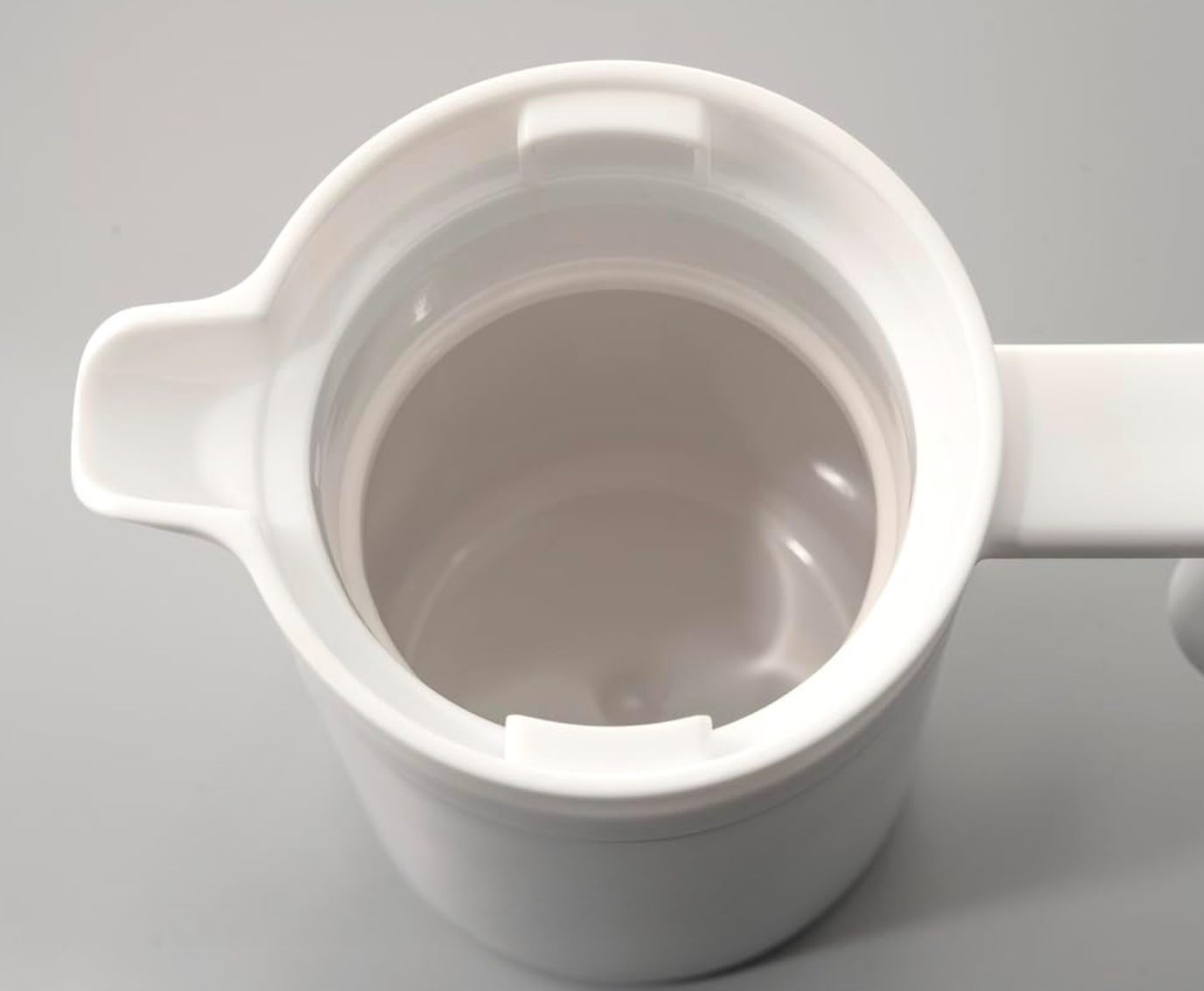 Hario Thermal Server with Ceramic Coating – 27oz. – White