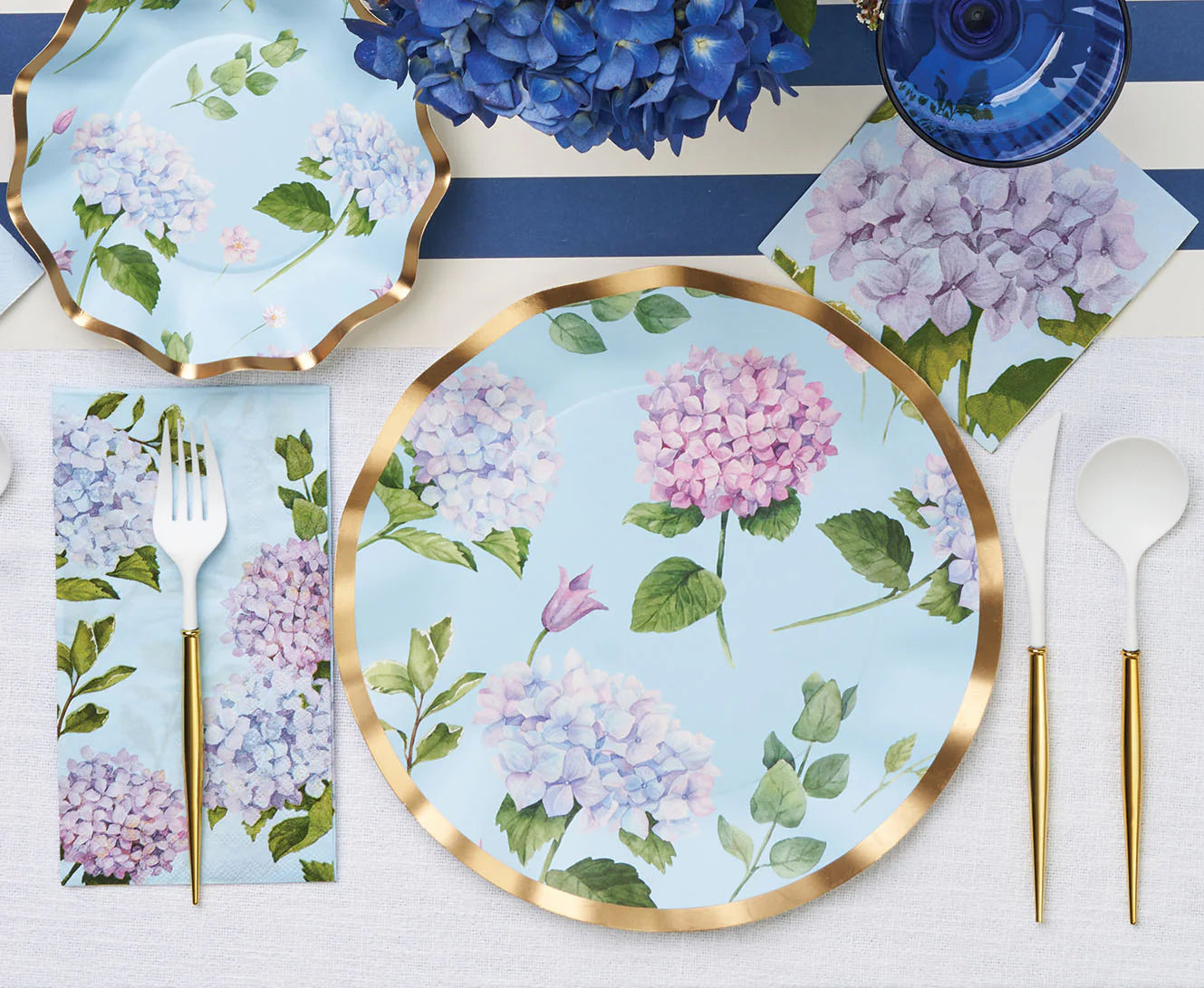 Platos Llanos Festoneados Sophistiplate - Paquete de 8 – Flores de Hortensia