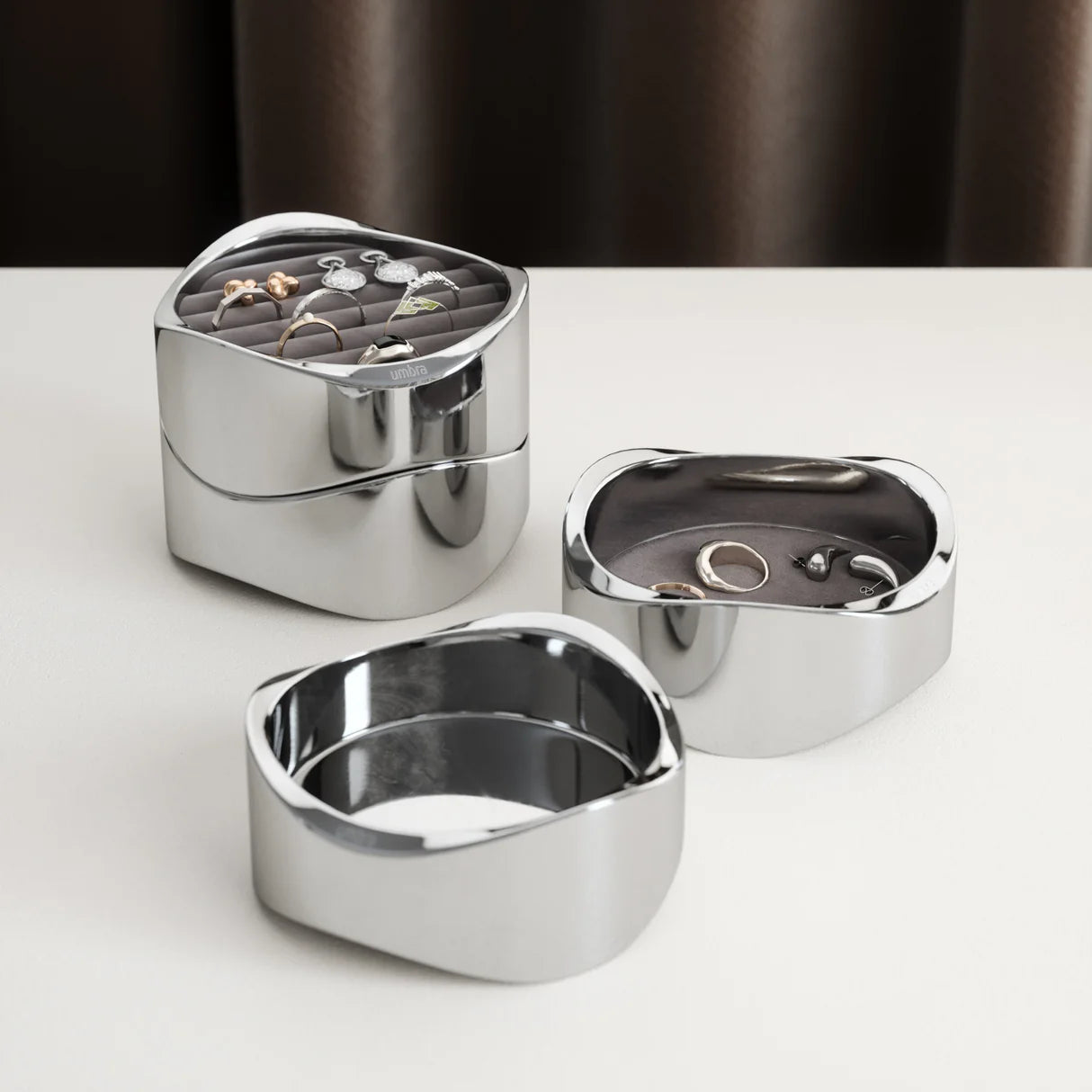 Umbra Wavy Jewelry Organizer – Chrome