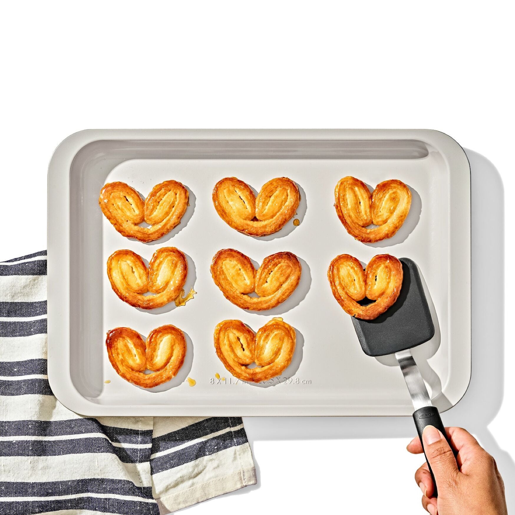 Oxo Non-Stick Pro陶瓷涂层金属烤盘(1/4尺寸)– 14英寸 x 10英寸