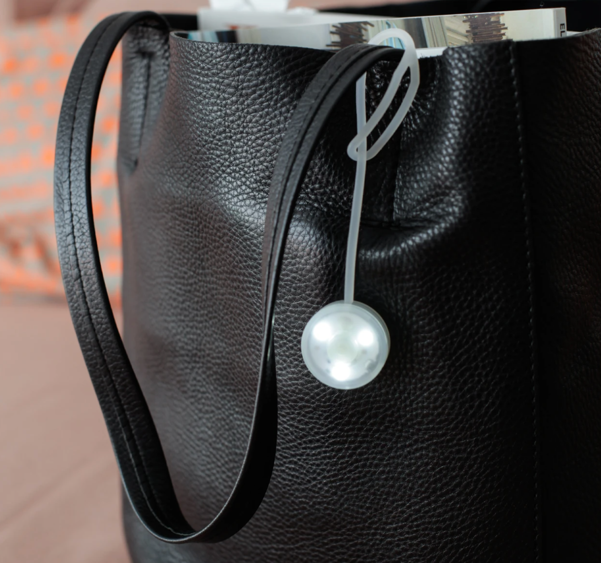 Kikkerland Silicone Purse Light