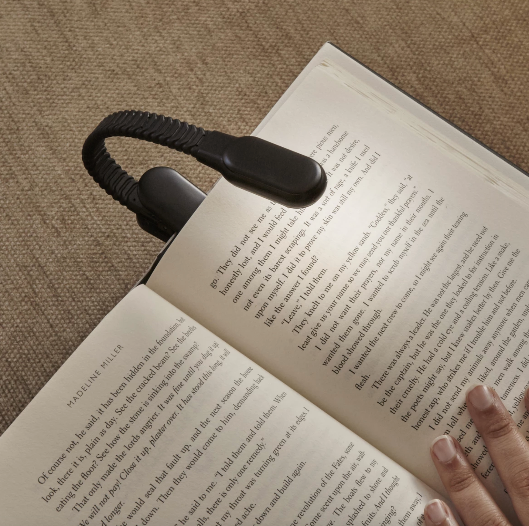 Kikkerland Rechargeable Booklight – Black