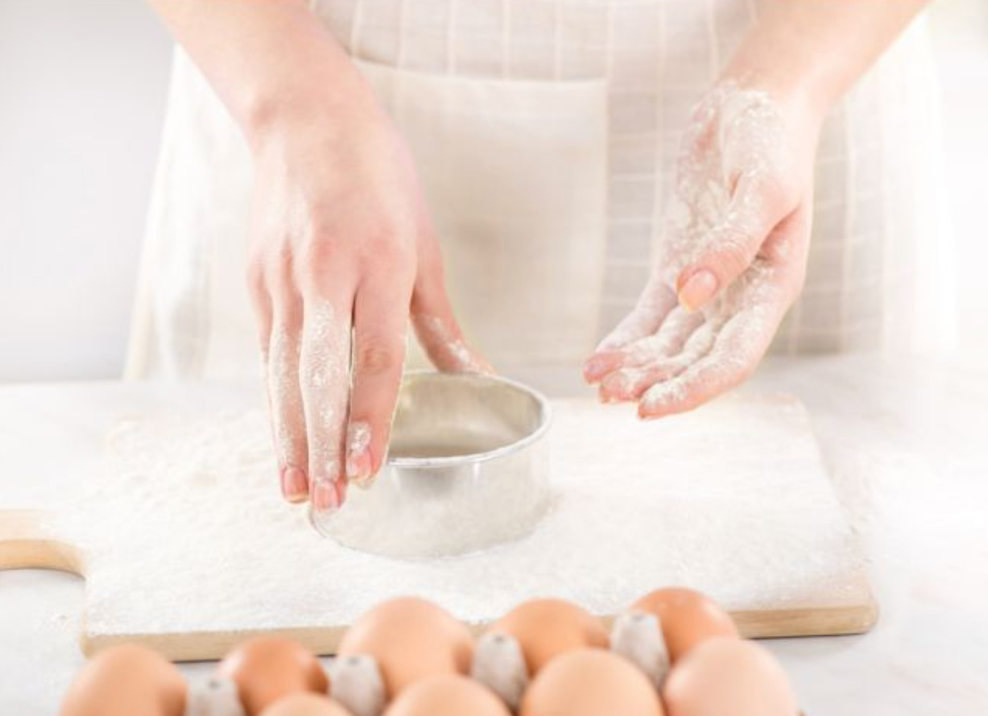 Mrs. Anderson Round Cookie Cutter Set with Storage Container – Set of 10