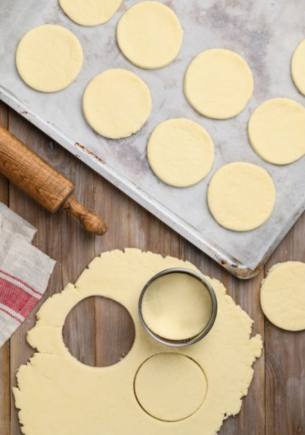 Mrs. Anderson Round Cookie Cutter Set with Storage Container – Set of 10