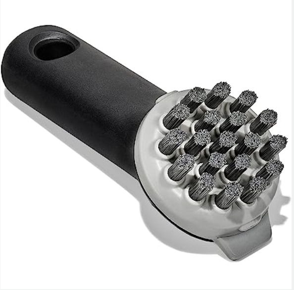 Oxo Good Grips Garlic Press, Black/Silver