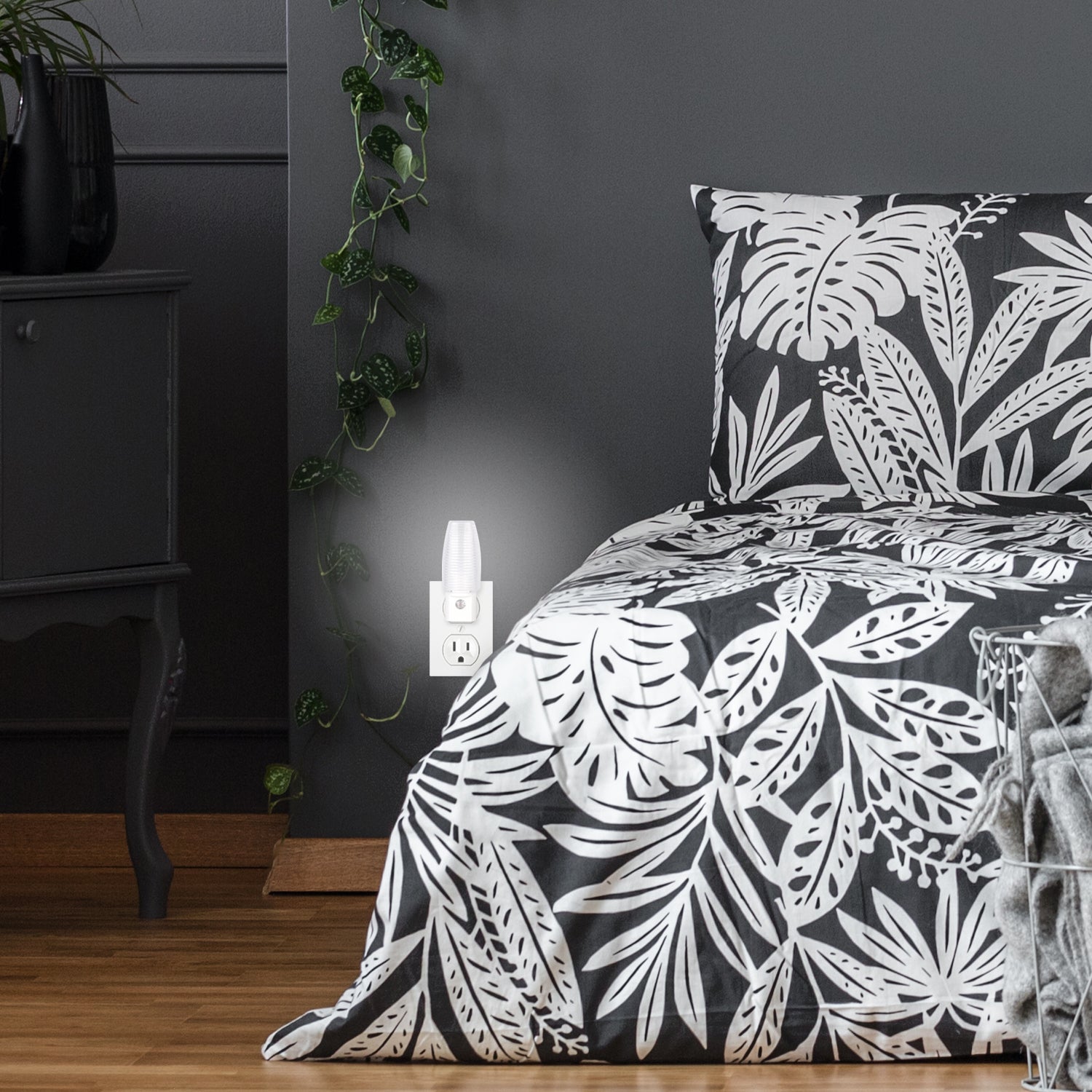 LED Dusk To Dawn Automatic Night Light – White