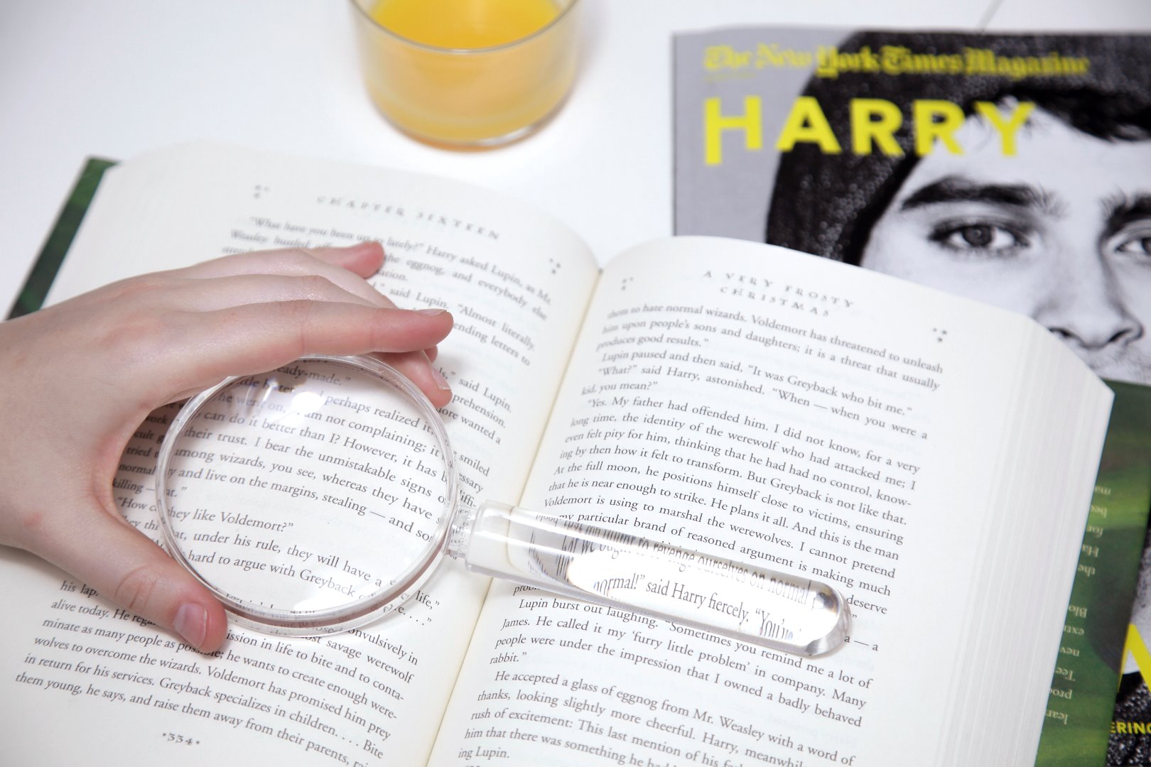 Kikkerland 2-in-1 Magnifier