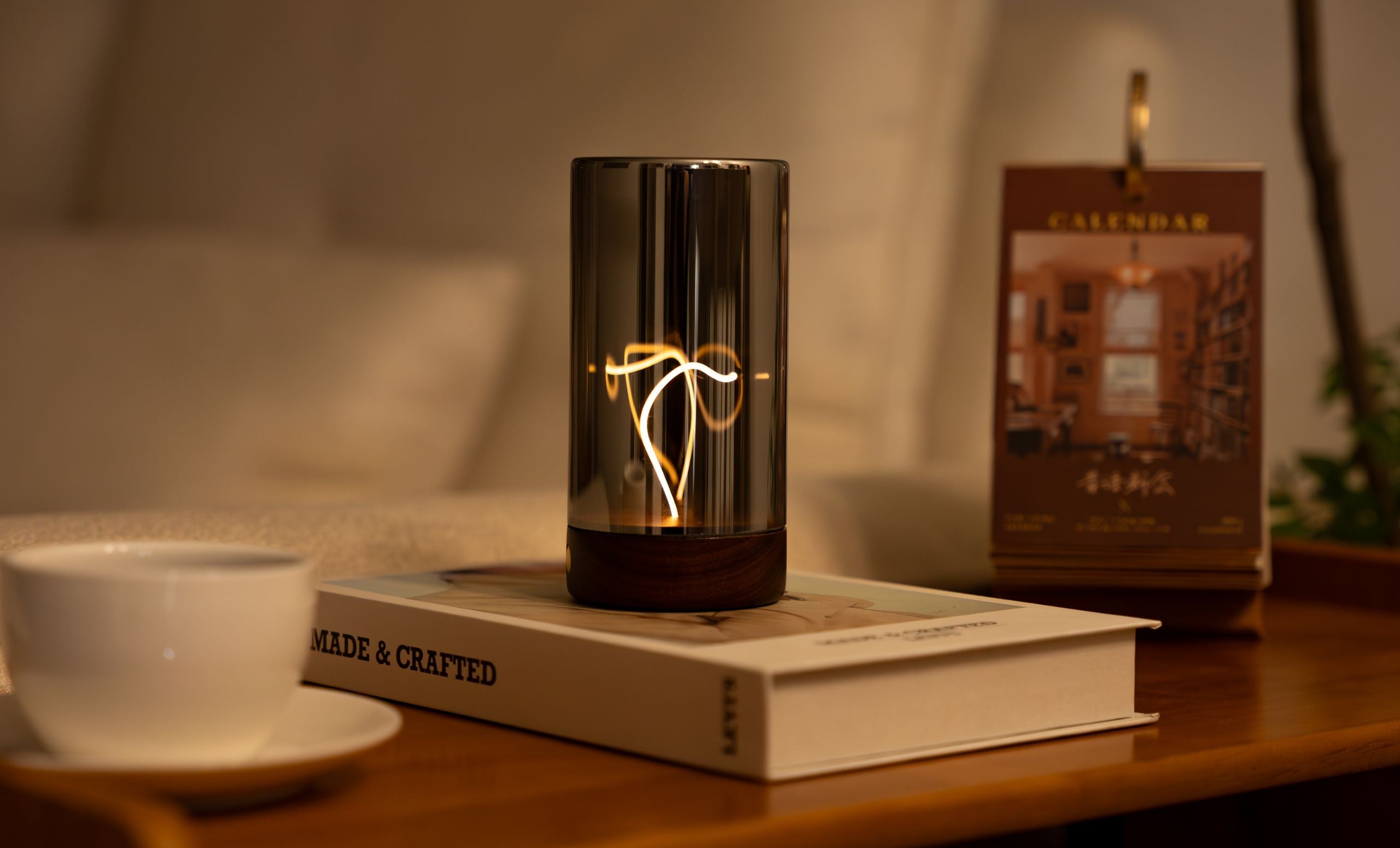 Gingko Solis Drift Light – Natural Walnut Wood – 2.68" × 5.39 in