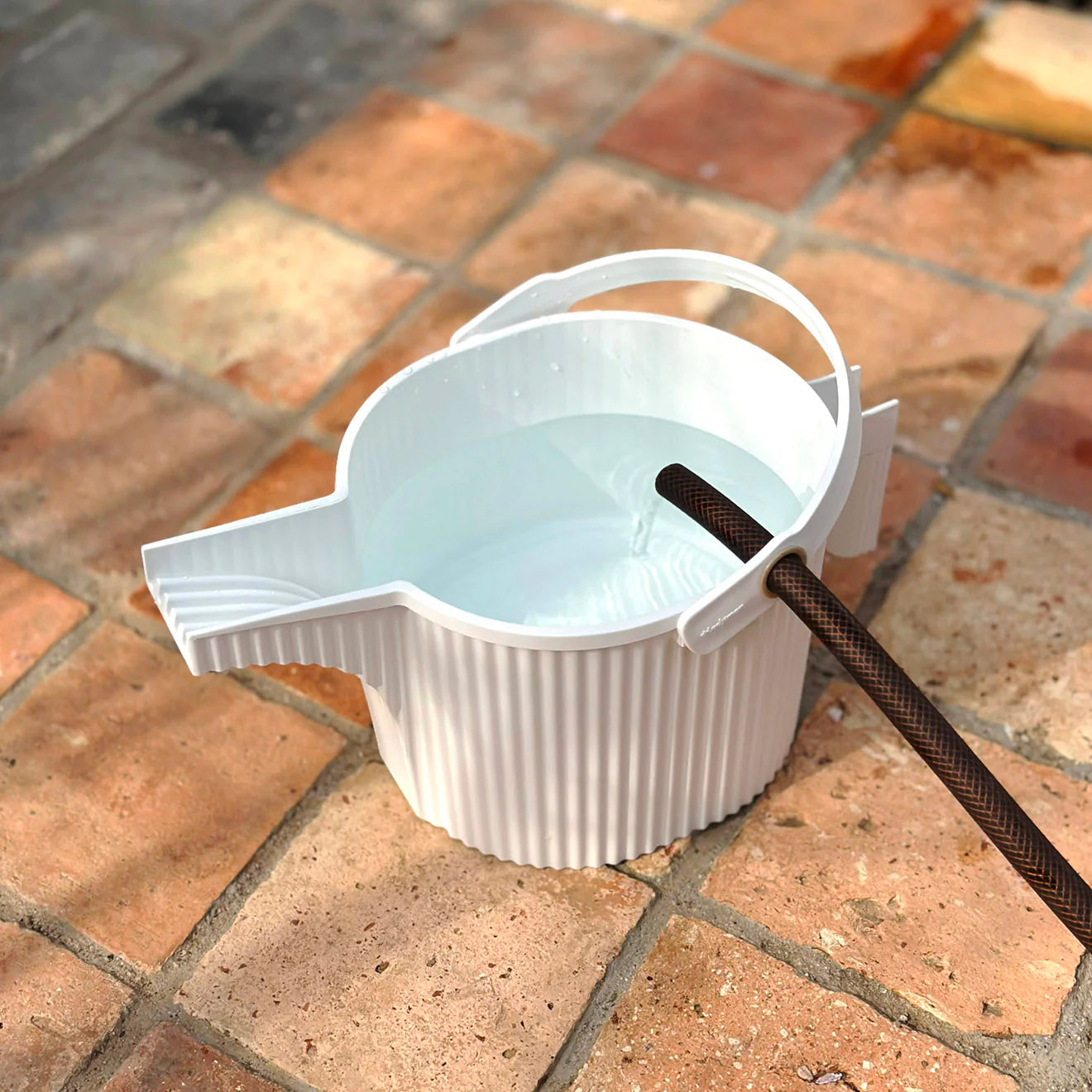 Hachiman Garden Beetle Watering Cans - Large 5L – White