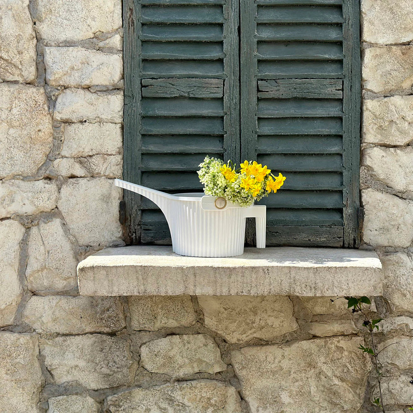 Hachiman Garden Beetle Watering Cans - Small 1.5L – White