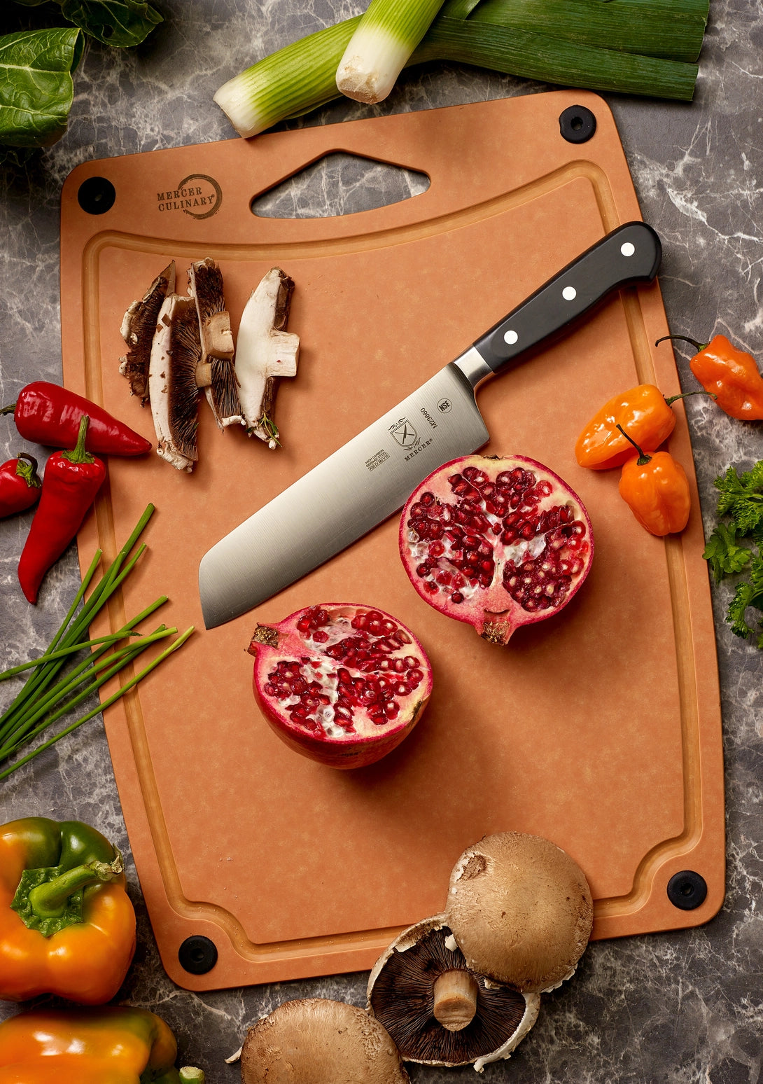 Composite Medium Cutting Board With Silicone Feet Grove – 14 9/16" x 10 13/16"