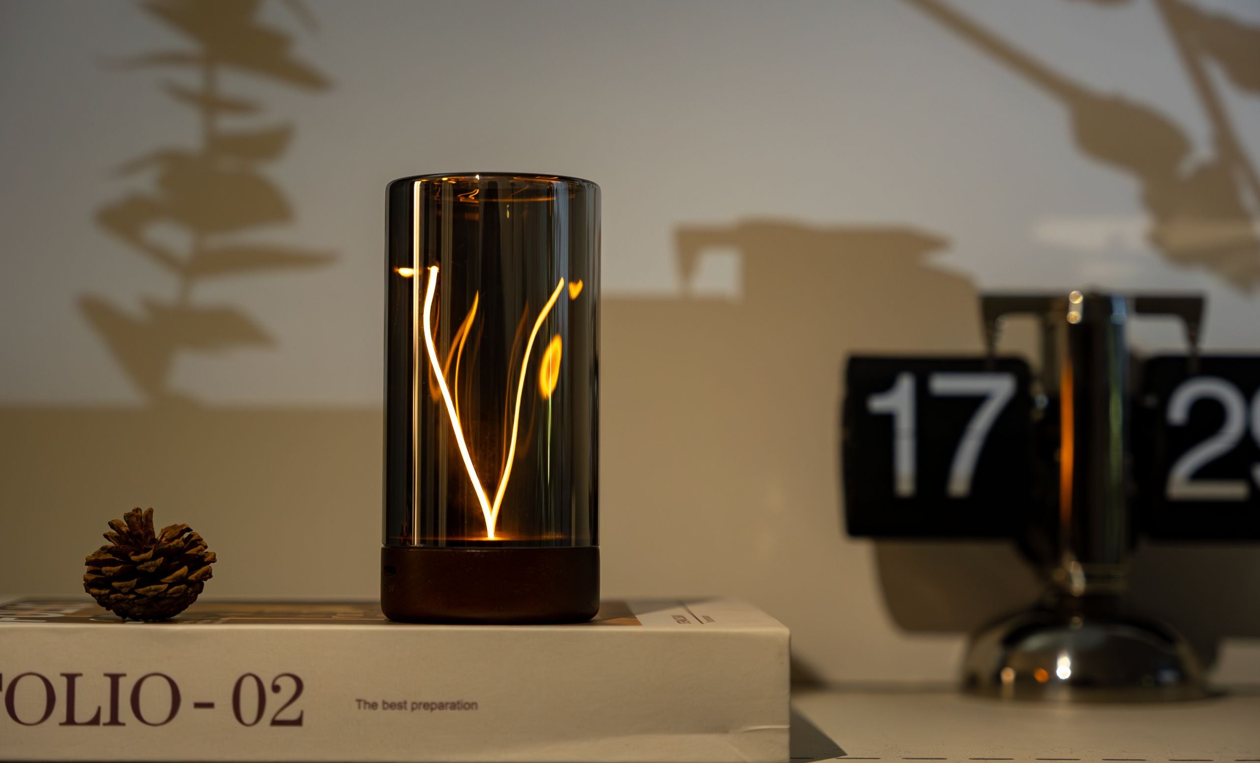 Gingko Solis Drift Light – Natural Walnut Wood – 2.68" × 5.39 in