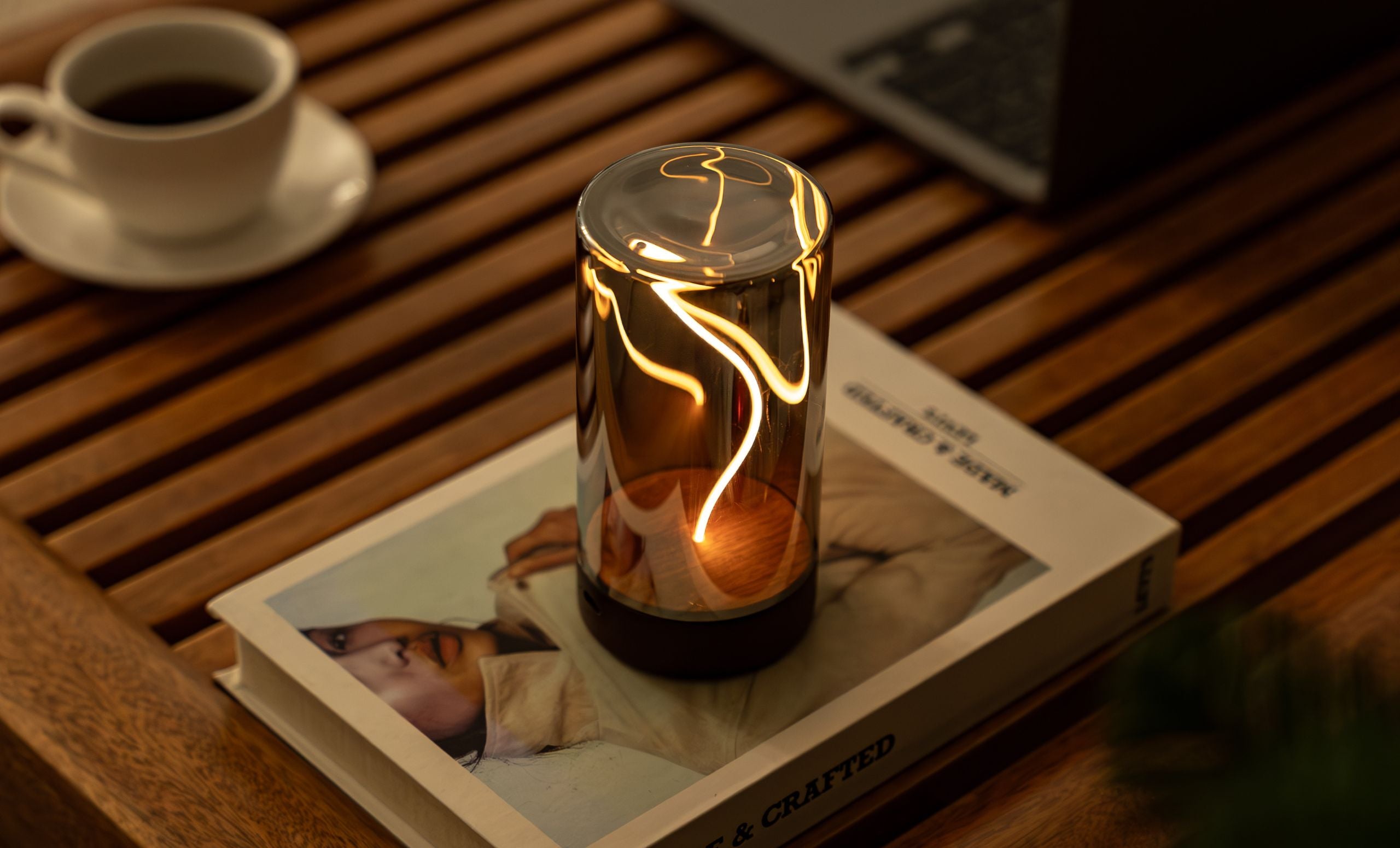 Gingko Solis Drift Light – Natural Walnut Wood – 2.68" × 5.39 in