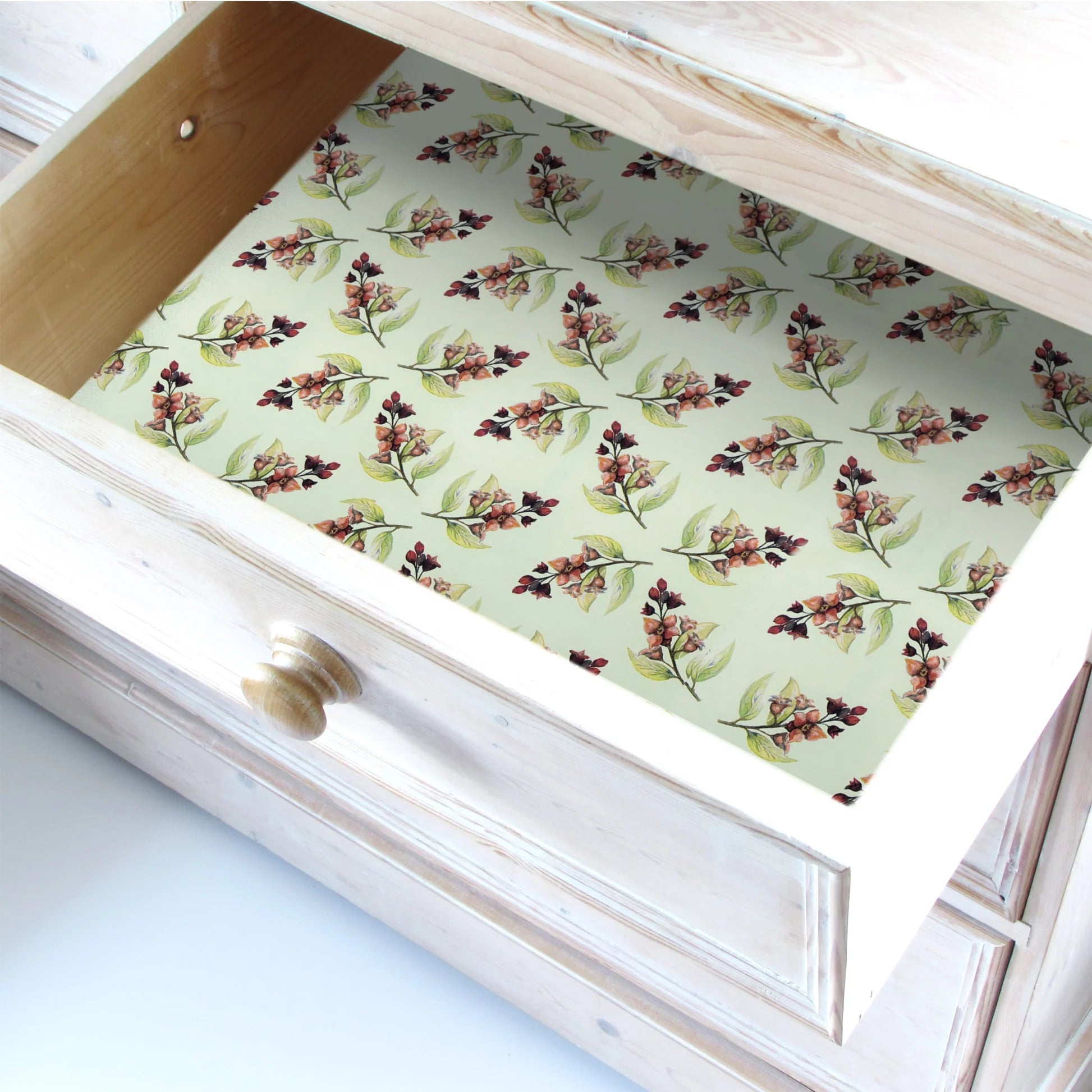 The Master Herbalist Scented Non-Adhesive Drawer Liners – Sandalwood – 5 Sheets – 23.6" x 16.5"