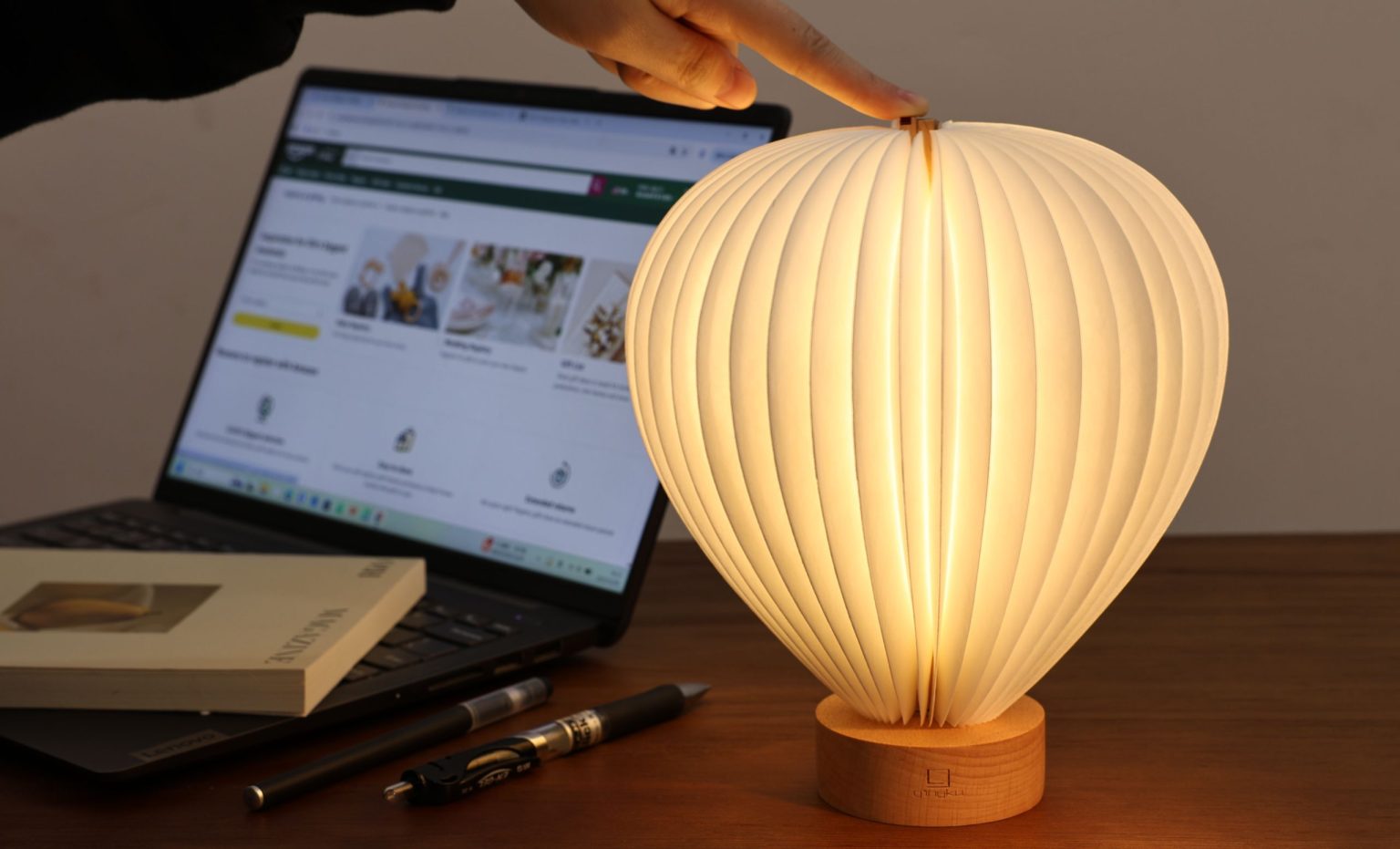 Gingko Aeris Light –  Natural Beech Wood – 7" x 8.5"