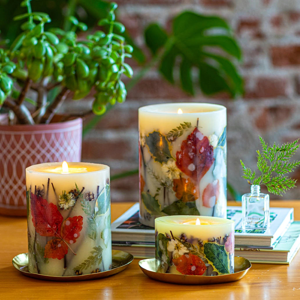 Rosy Rings Signature Gold Accent Botanical Candle Plate – 6"