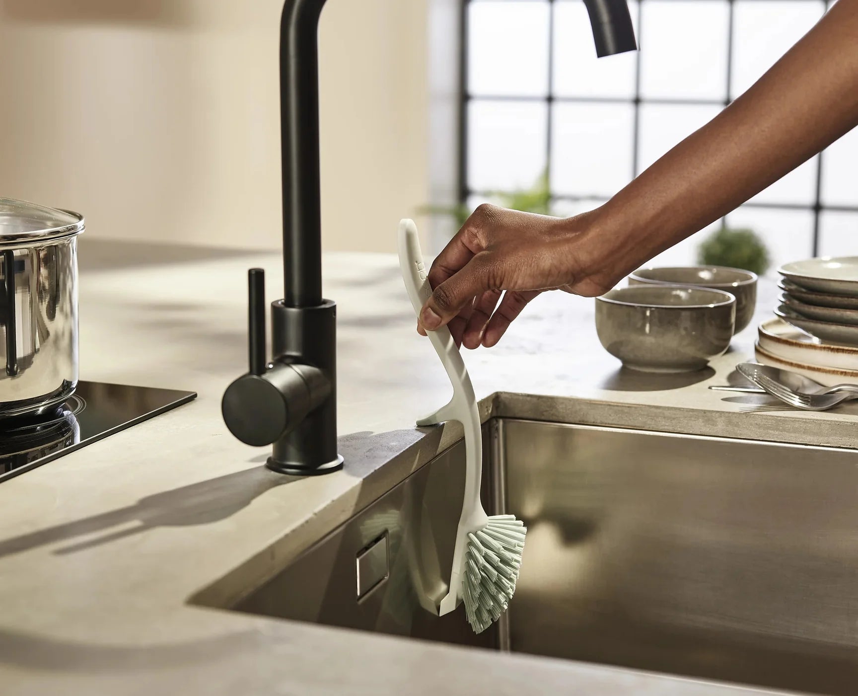 Joseph Joseph Edge Dish Washing Brush – Stone Green