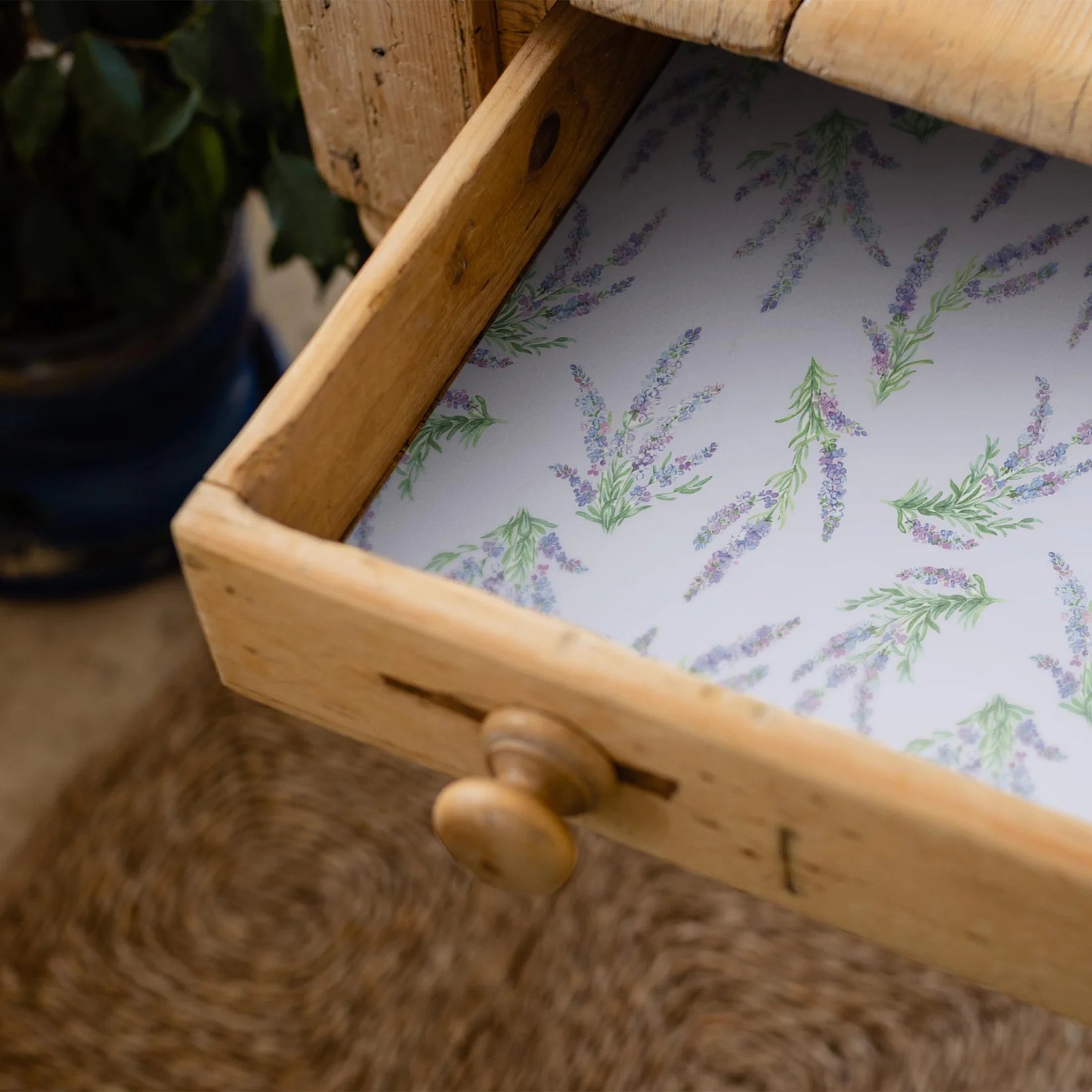 The Master Herbalist Scented Non-Adhesive Drawer Liners – Lavender – 5 Sheets – 23.6" x 16.5"