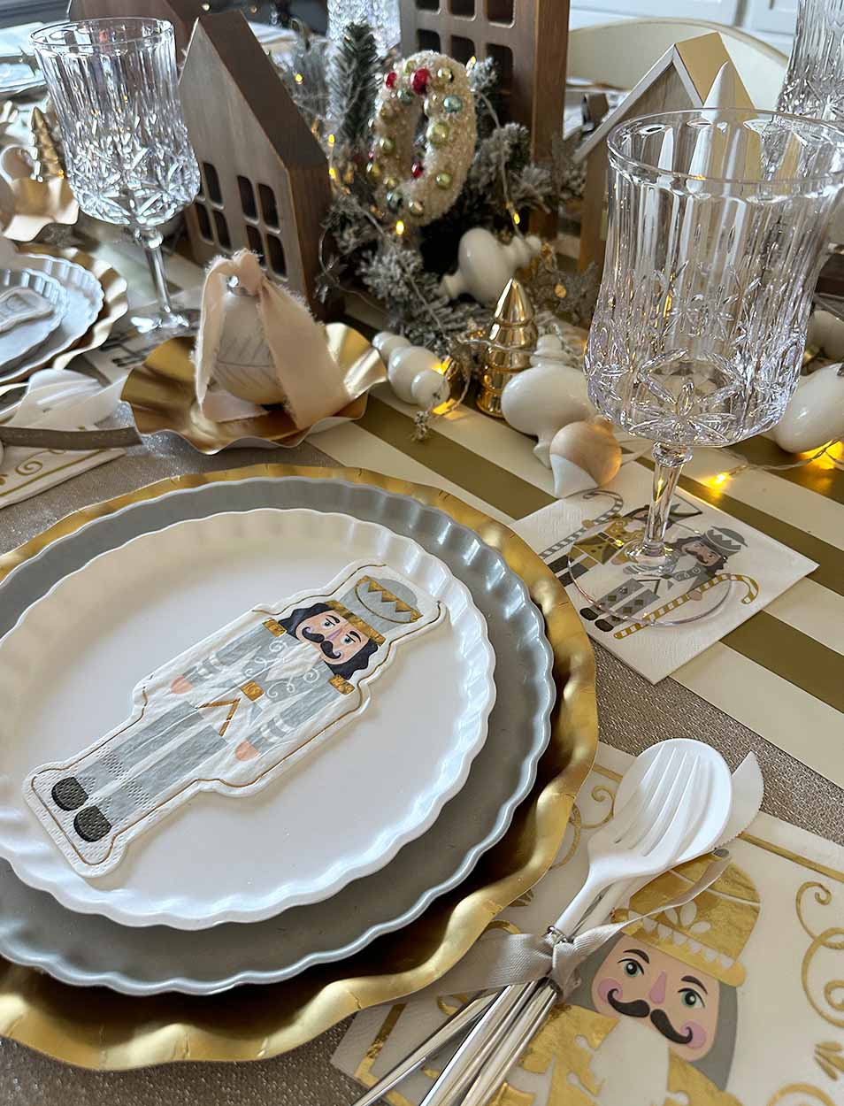 Sophistiplate Nutcracker Guest Towel - Thumbnail 4