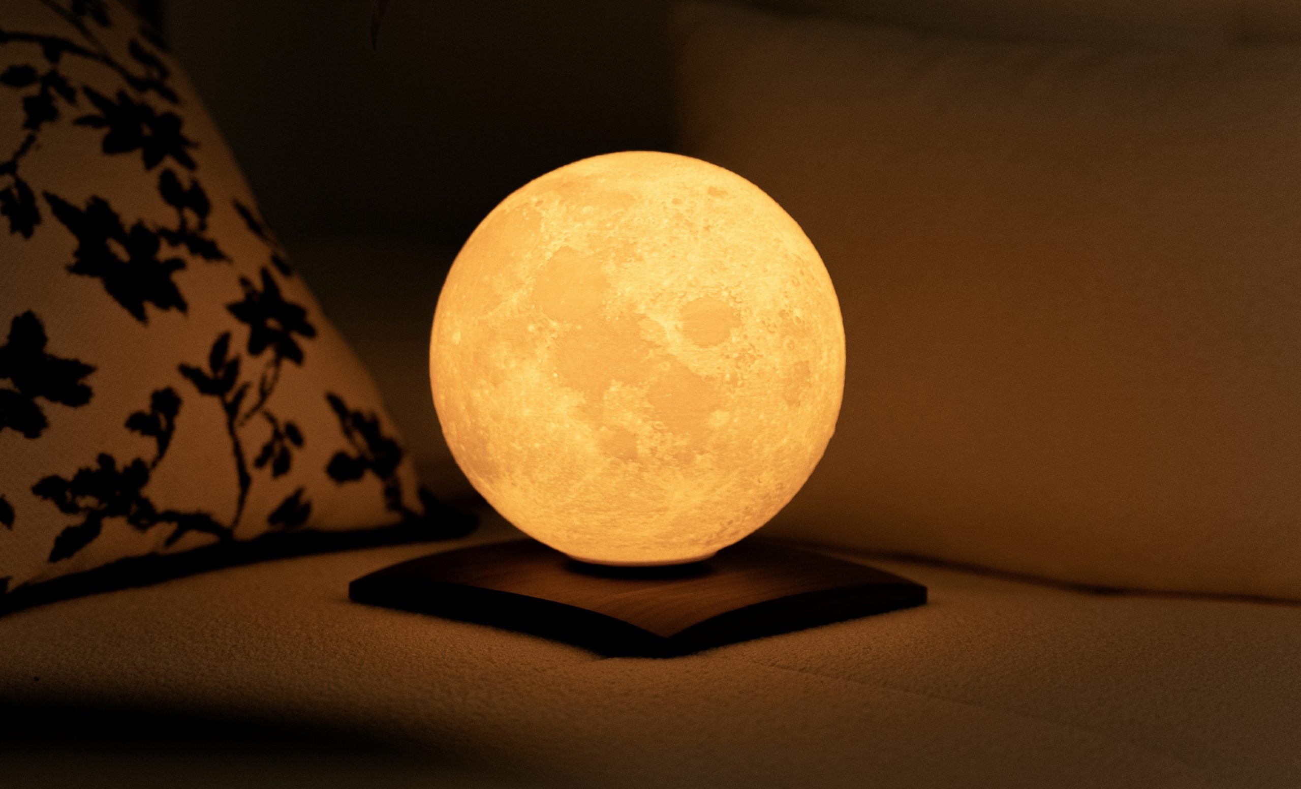 Smart LunaSpin Portable Self -Spinning 3D Printed Moon Lamp – 7"