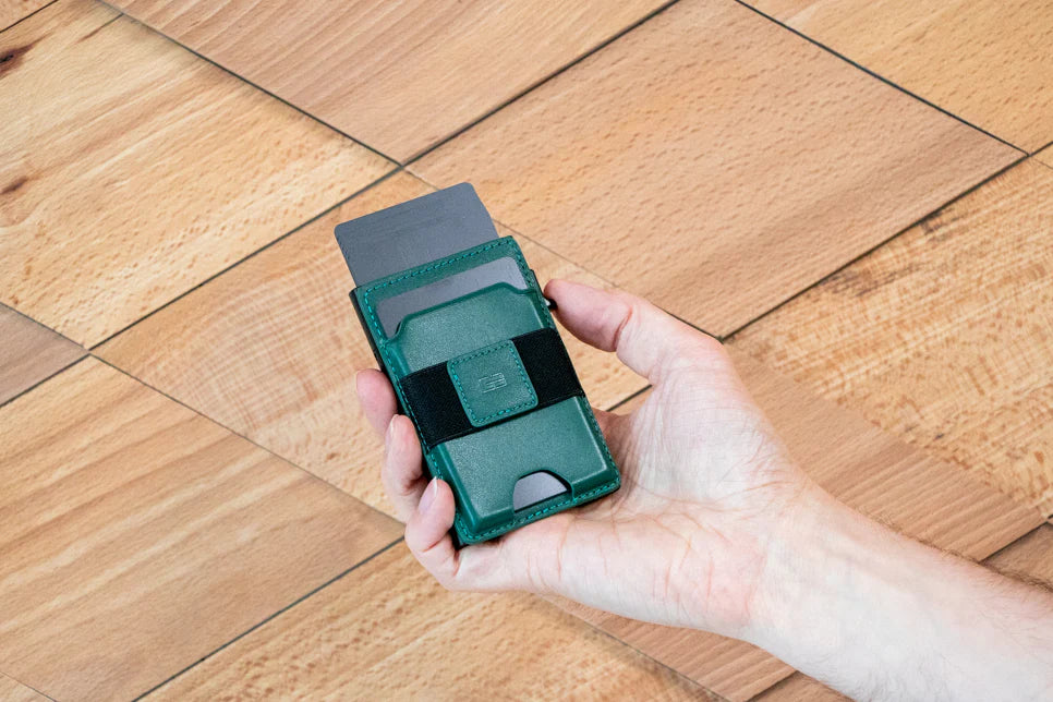 Garzini Magsafe Dual Functionality Leather Wallet & Metal Card Holder – Green