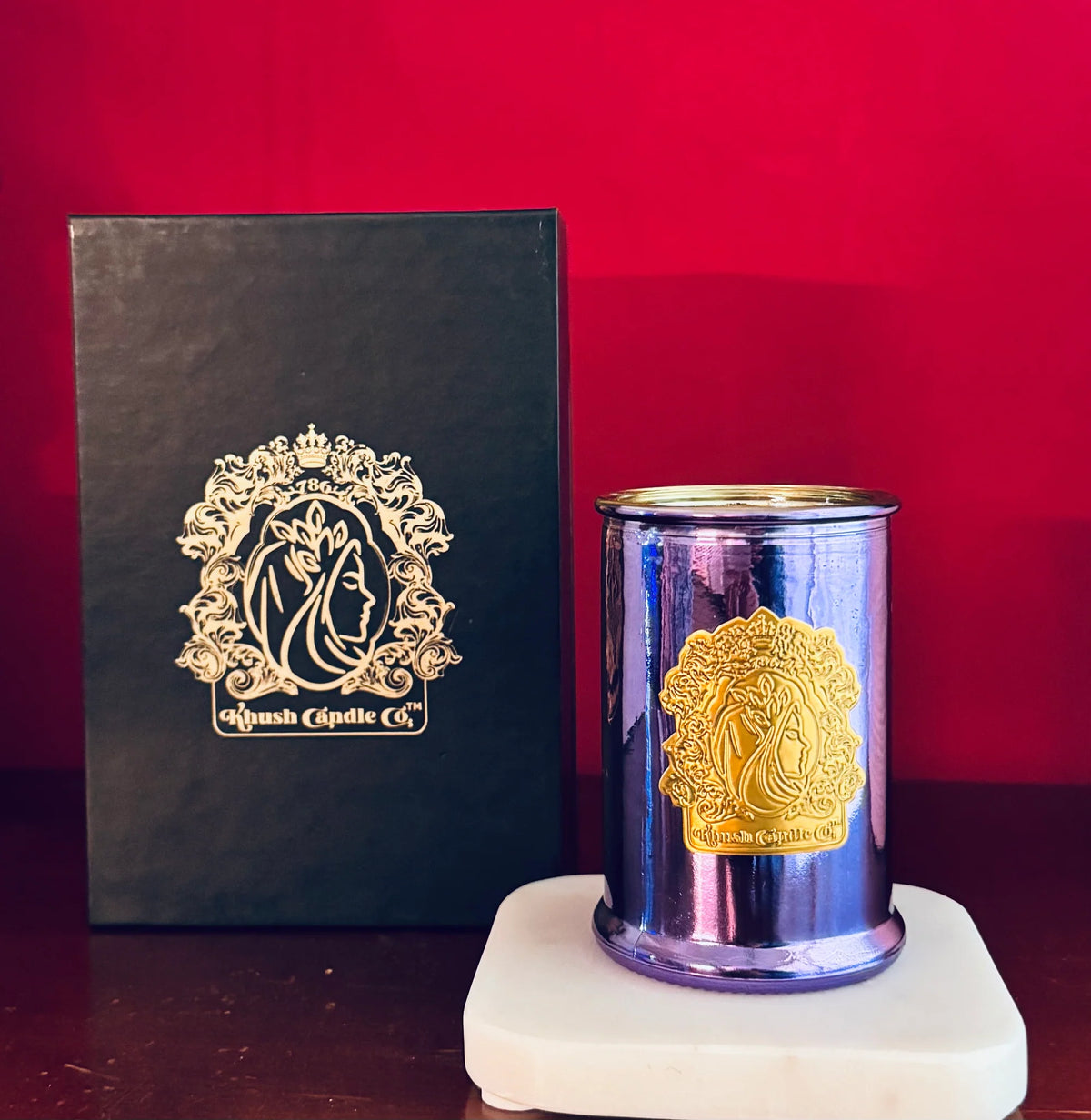 Khush Candle Petite Geste La Kins Collection – Purple Lacquer Candle – 5 oz