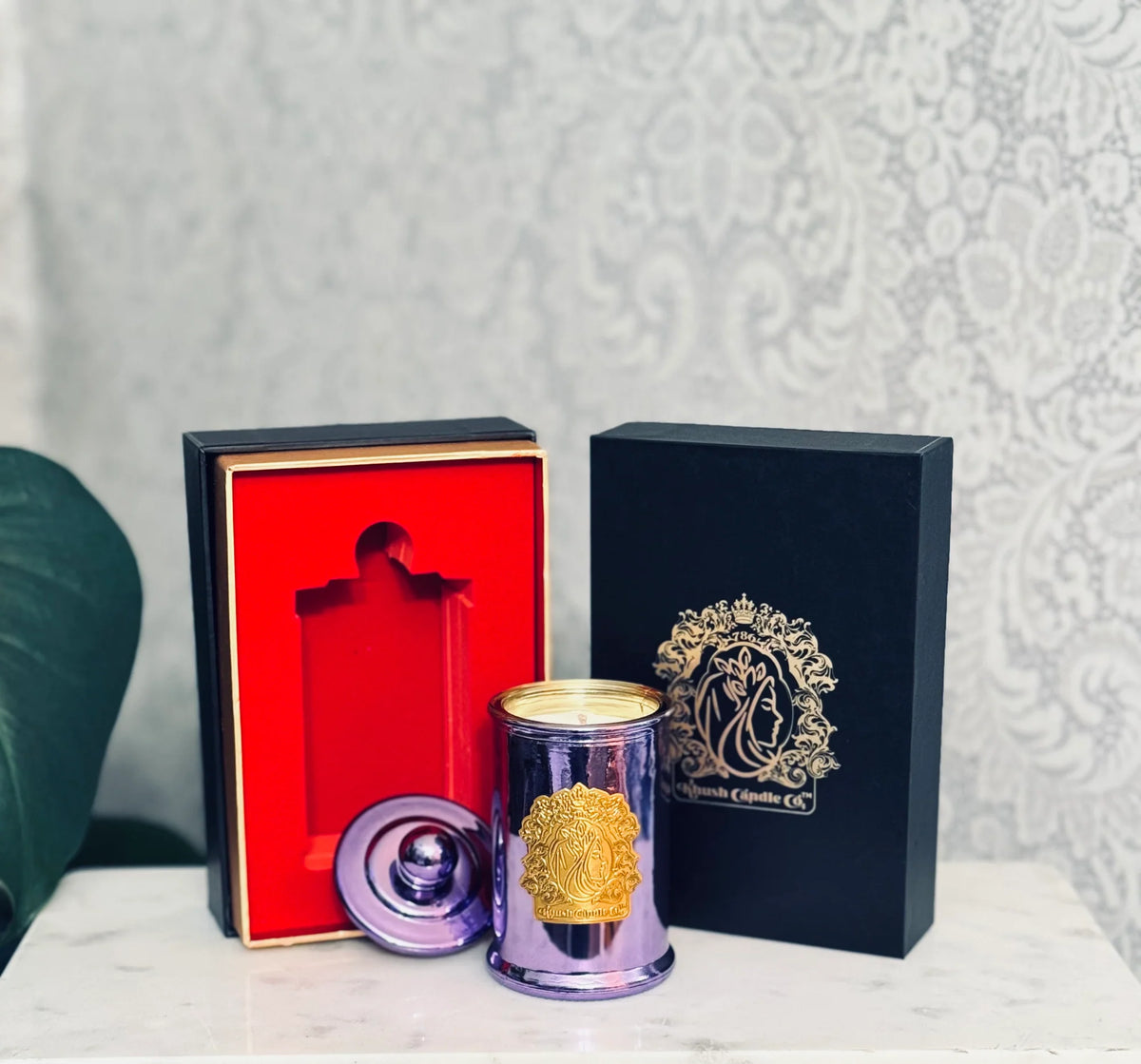 Khush Candle Petite Geste La Kins Collection – Purple Lacquer Candle – 5 oz